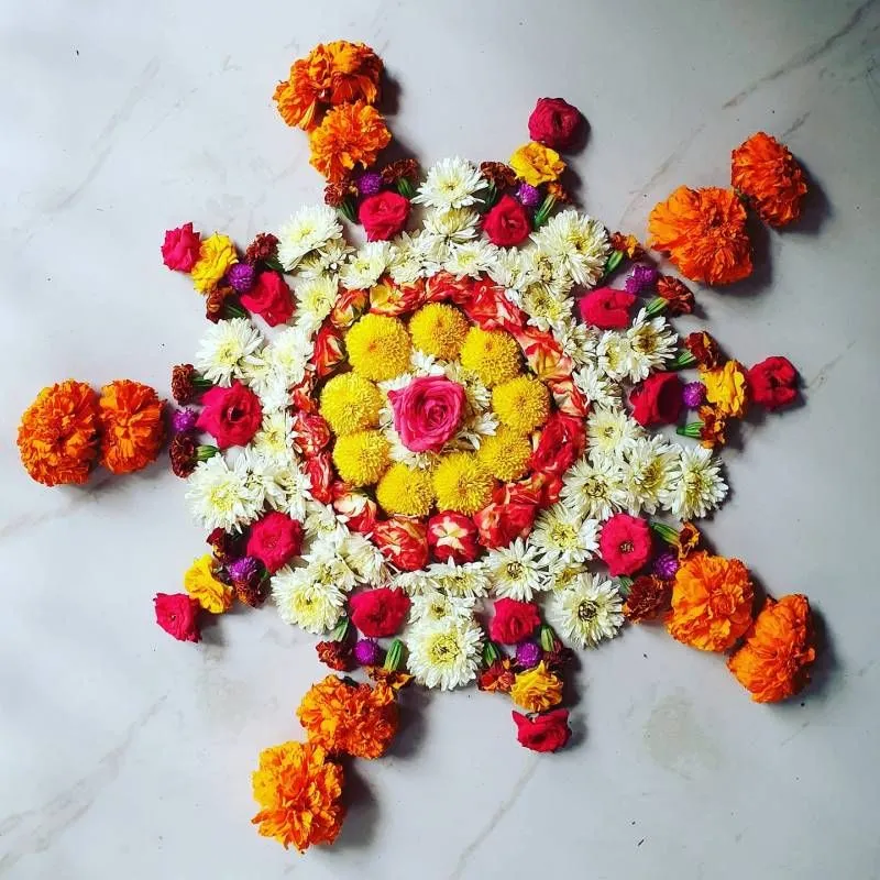 Elegant Onam pookolam with beautiful fresh flowers Wallpaper