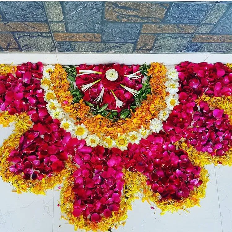 Layer U shaped with floral design Athapookolam Wallpaper