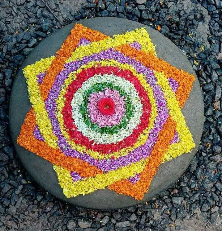 Layered pookolam with on stone with Multicolour petals image