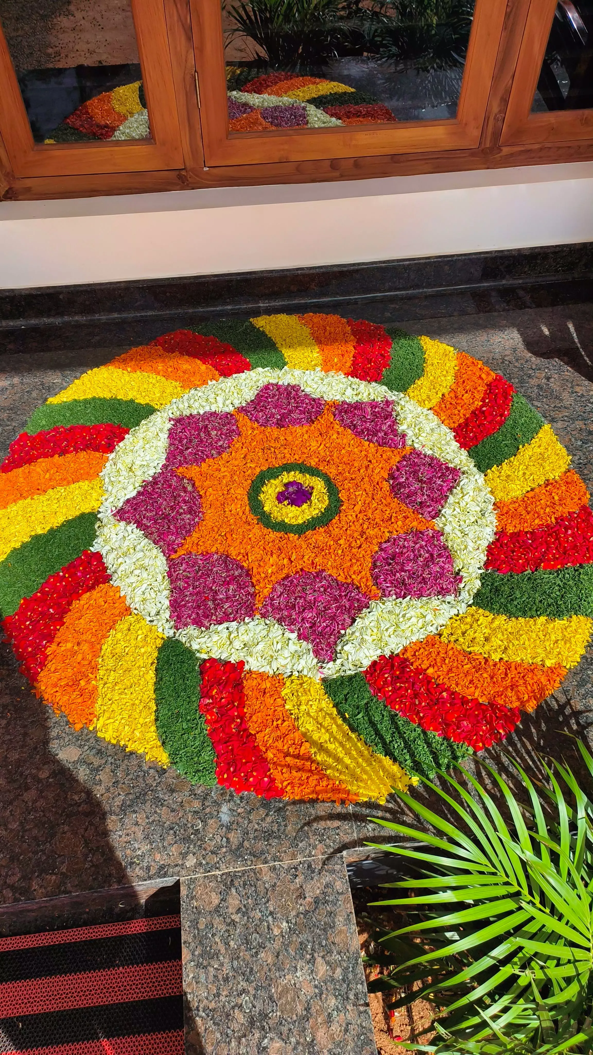 Round spiral border Pookolam with yellow and green circles