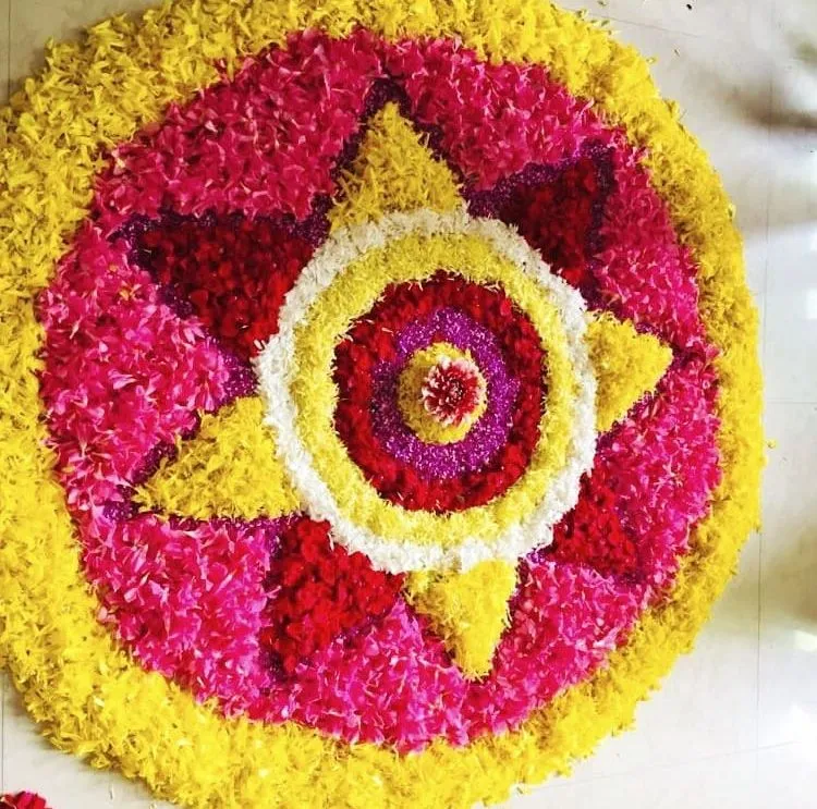 Rounded pookolam design with multiple colour star pattern