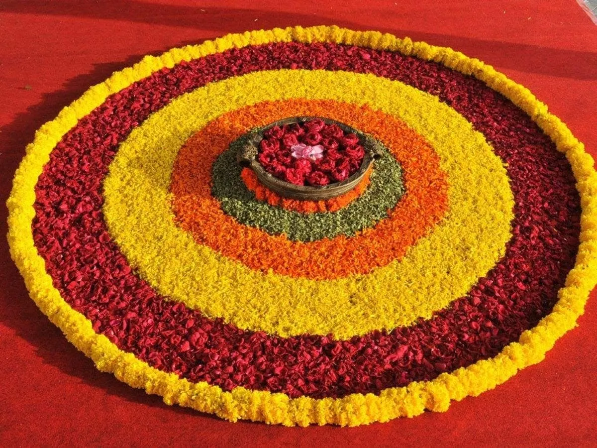 Simple round flower Athapookolam with a vessel at the center