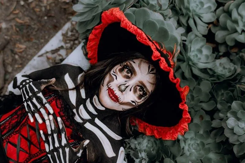 Skeleton Costume with Floral Hat and Skull Makeup for Halloween