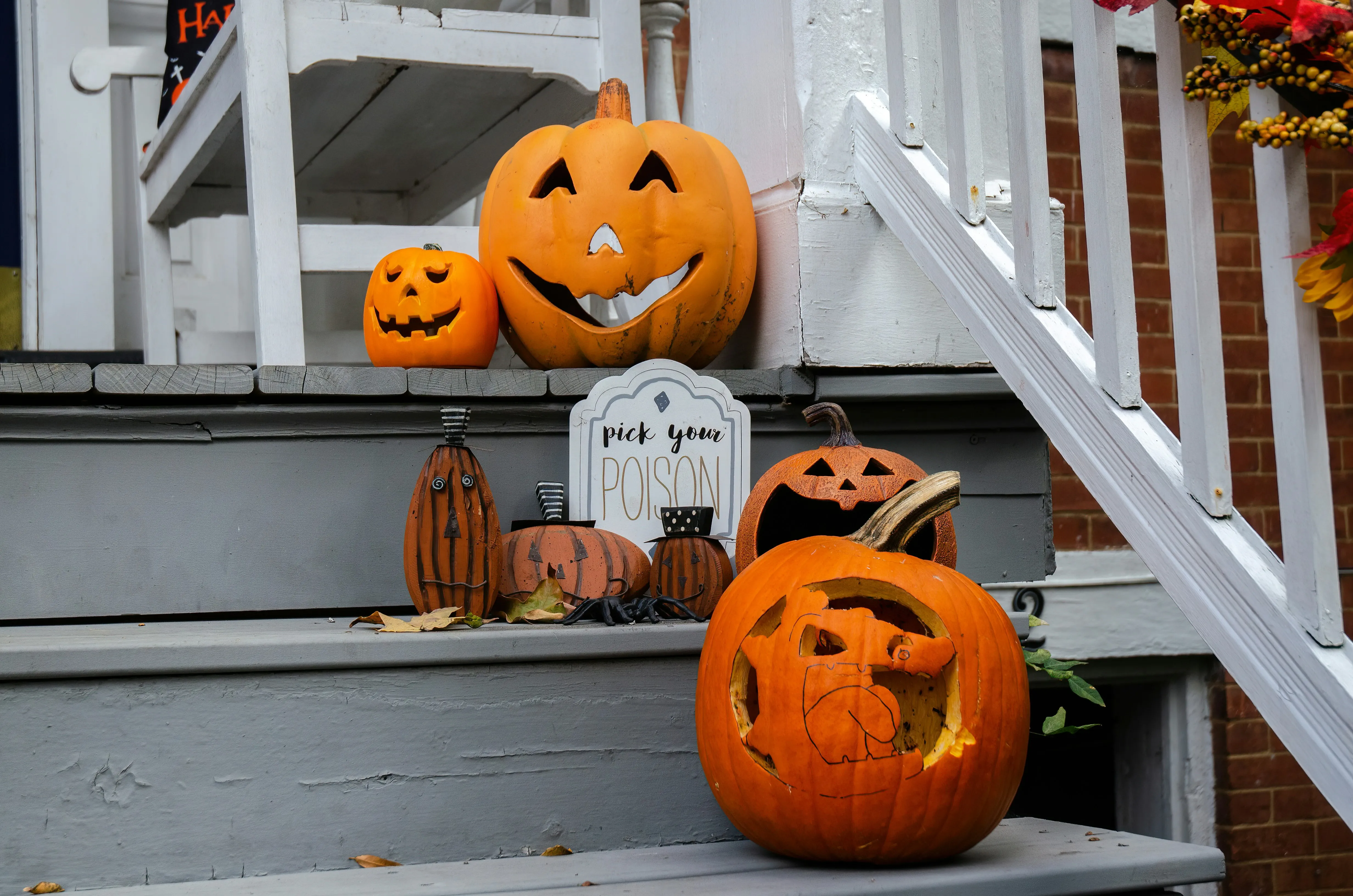 Stunning Front Porch Halloween Pumpkin Decoration Ideas