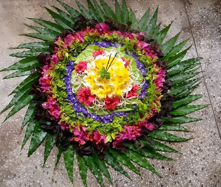 Stunning Leaf and flower pookolam for Onam celebration image