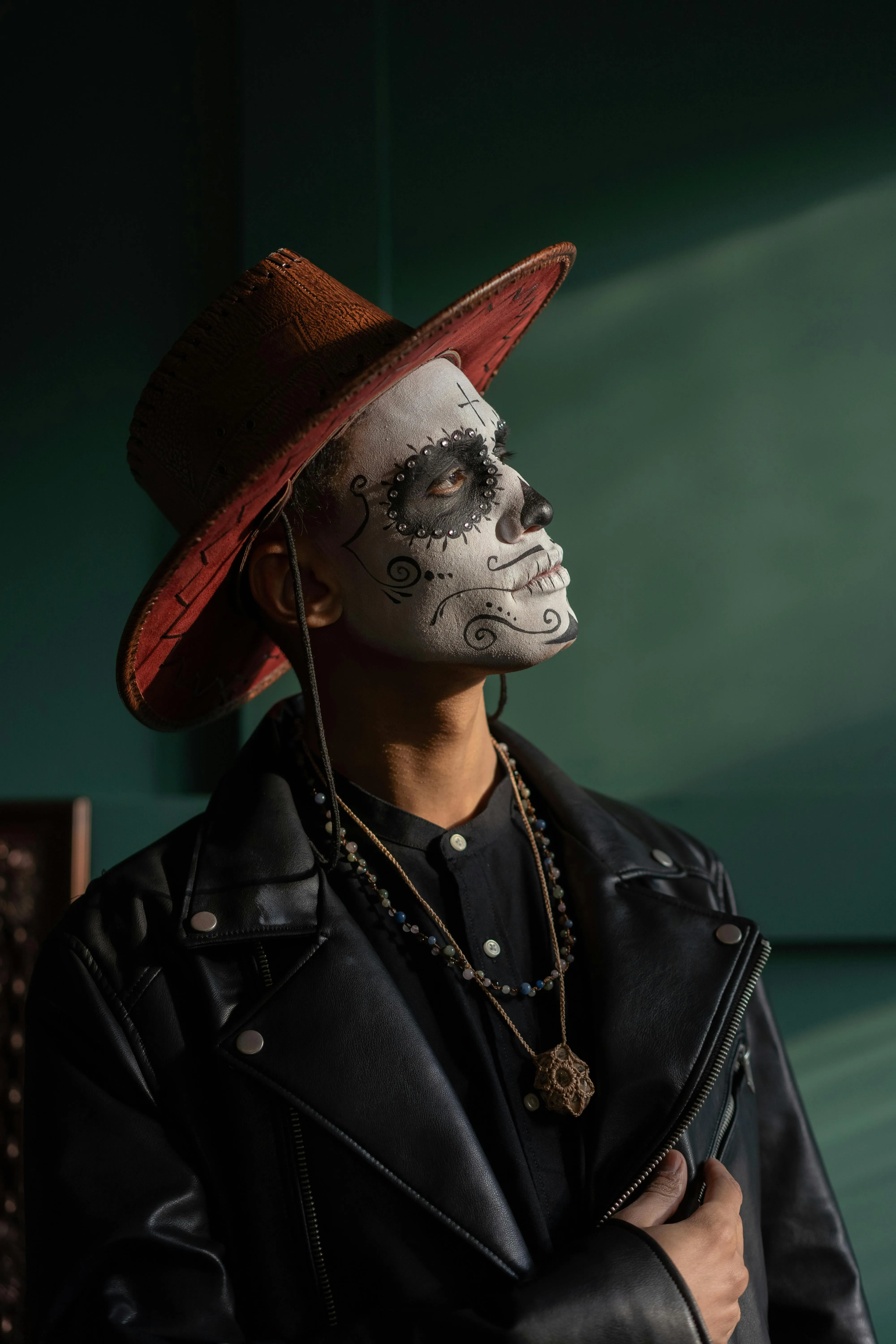 Stylish Man Wearing Skeleton Makeup and Hat Wallpaper