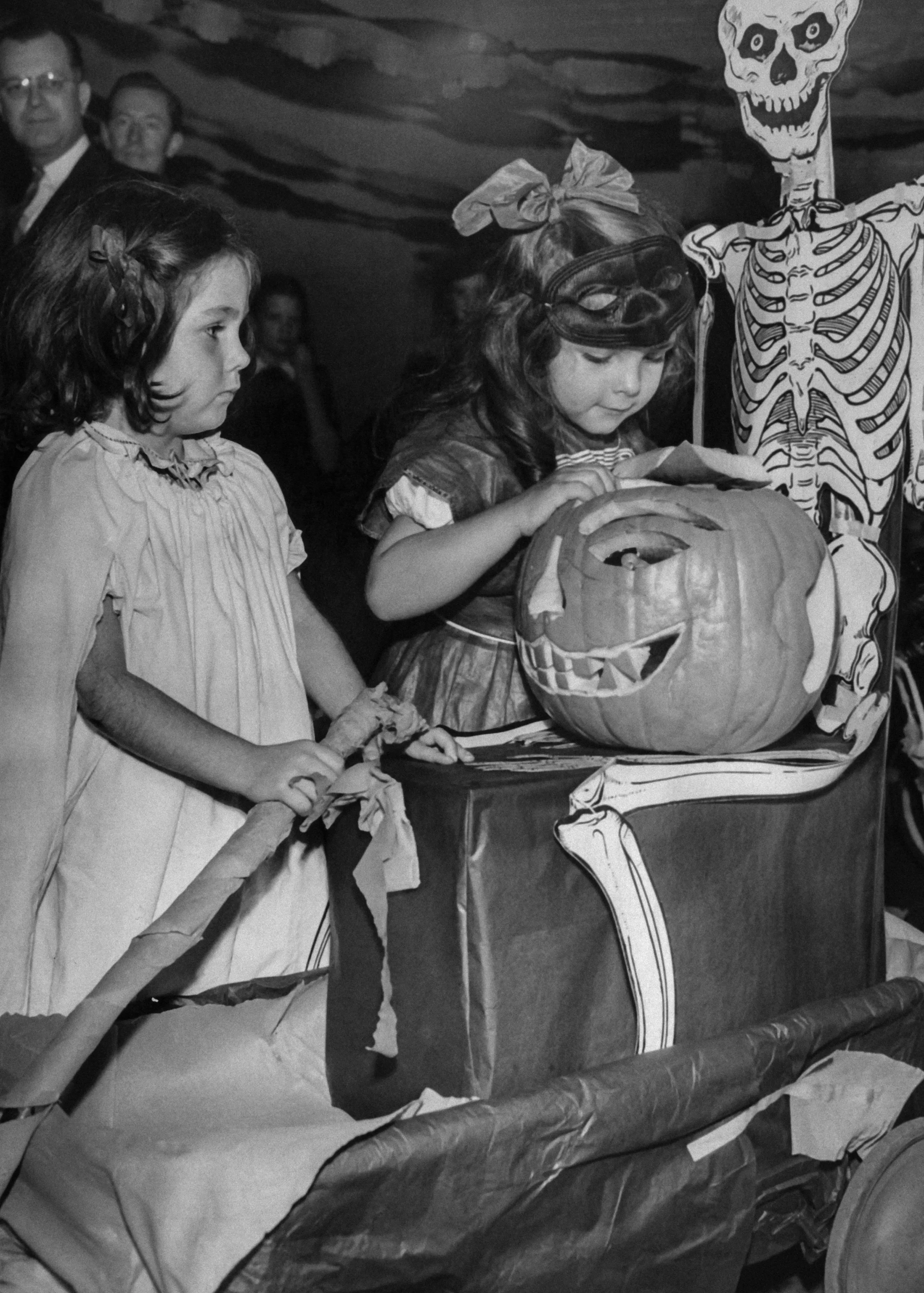 Vintage Black and White Halloween Family Scene Wallpaper