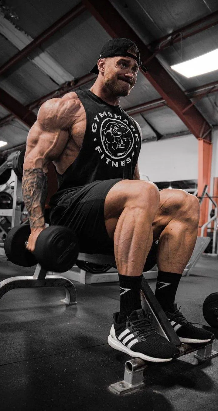 Bodybuilder Doing a Leg Workout With Intense Focus Wallpaper
