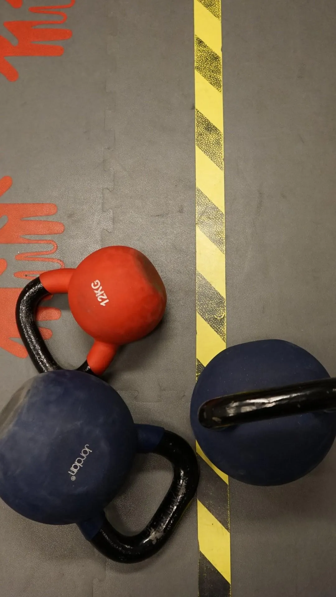 Kettlebells Lined Up on Floor For Fitness Training Wallpaper