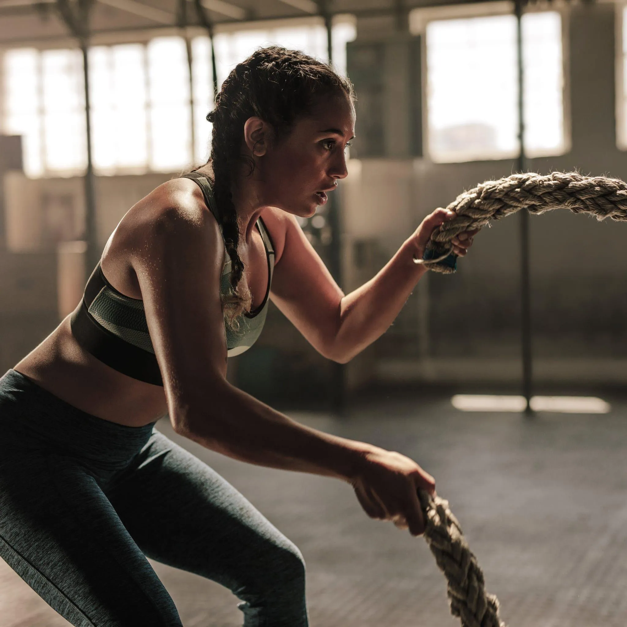 Woman Training With Battle Ropes For Cardio Free Wallpaper