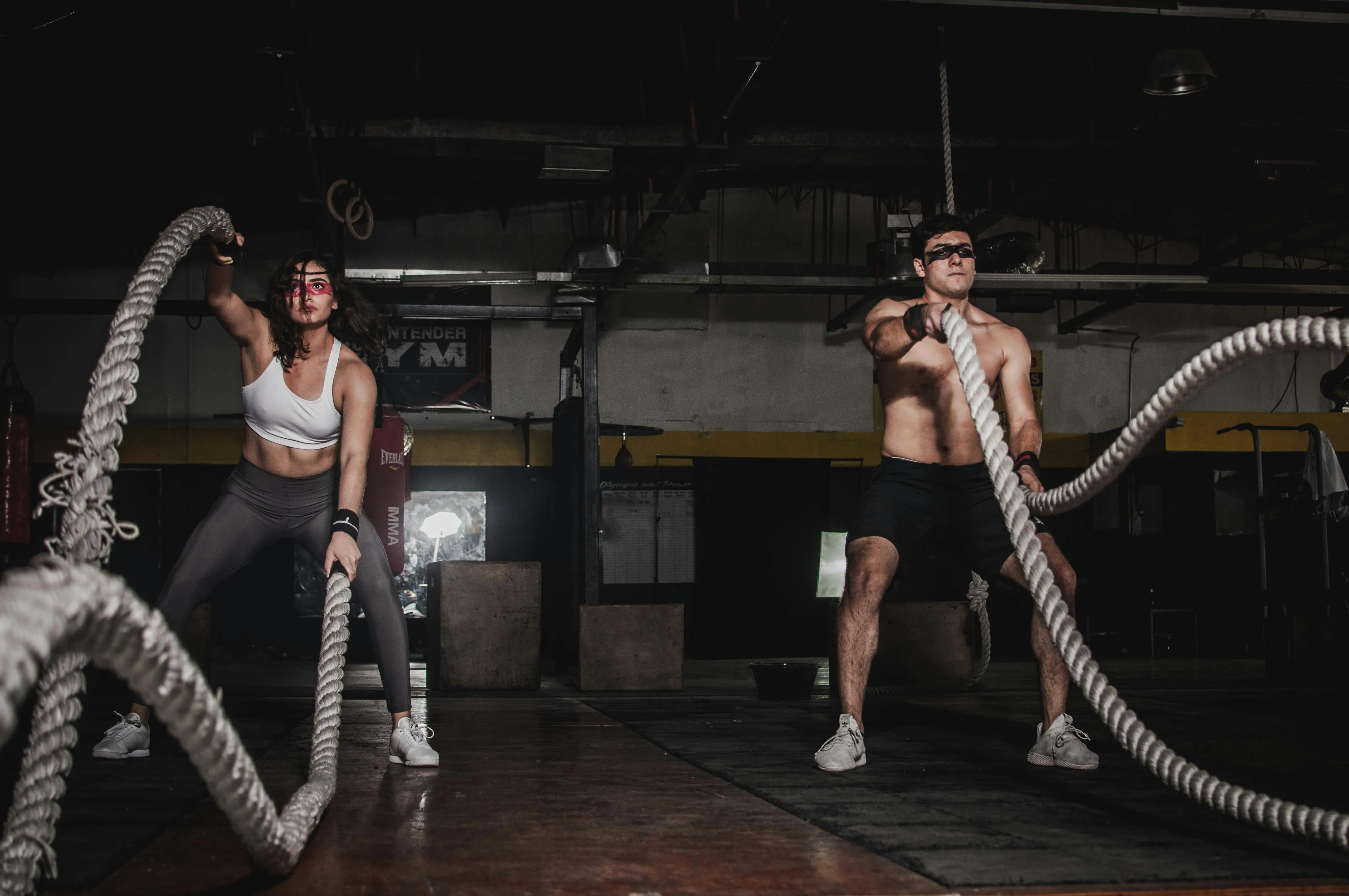 Women Training With Battle Ropes During Gym Free Wallpaper