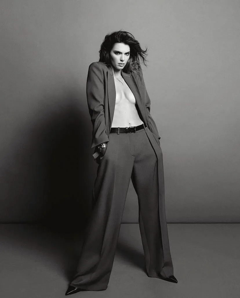 Black and white portrait of a woman in a blazer wallpaper