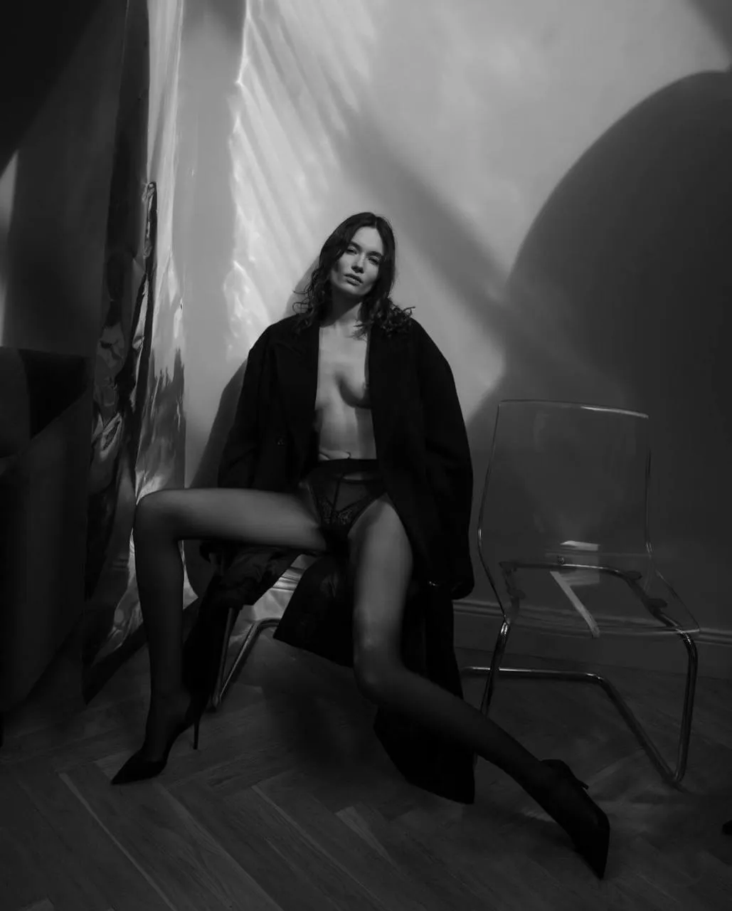 Monochrome photo of a model sitting with a confident pose