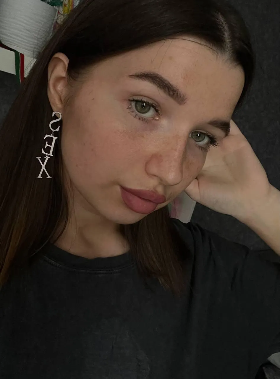 Natural portrait of a woman with earrings and dark hair