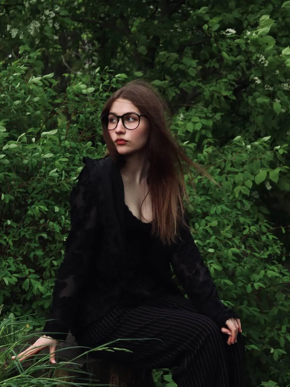 Woman in Nature with Dark Elegant Clothing Free Wallpaper