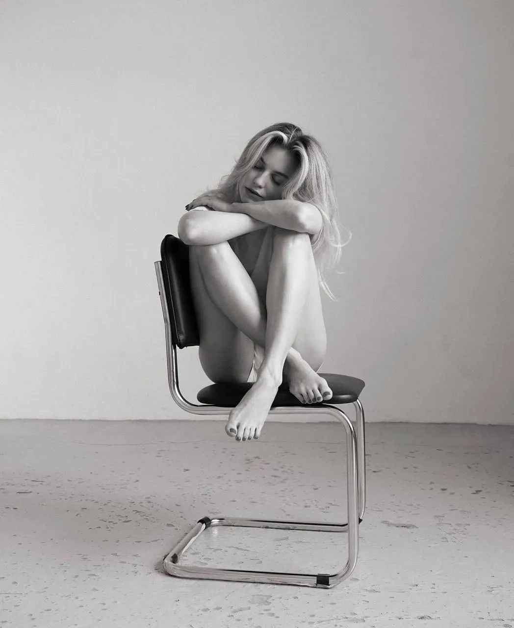 Woman Sitting on a Chair with Her Knees Hugged HD Wallpaper