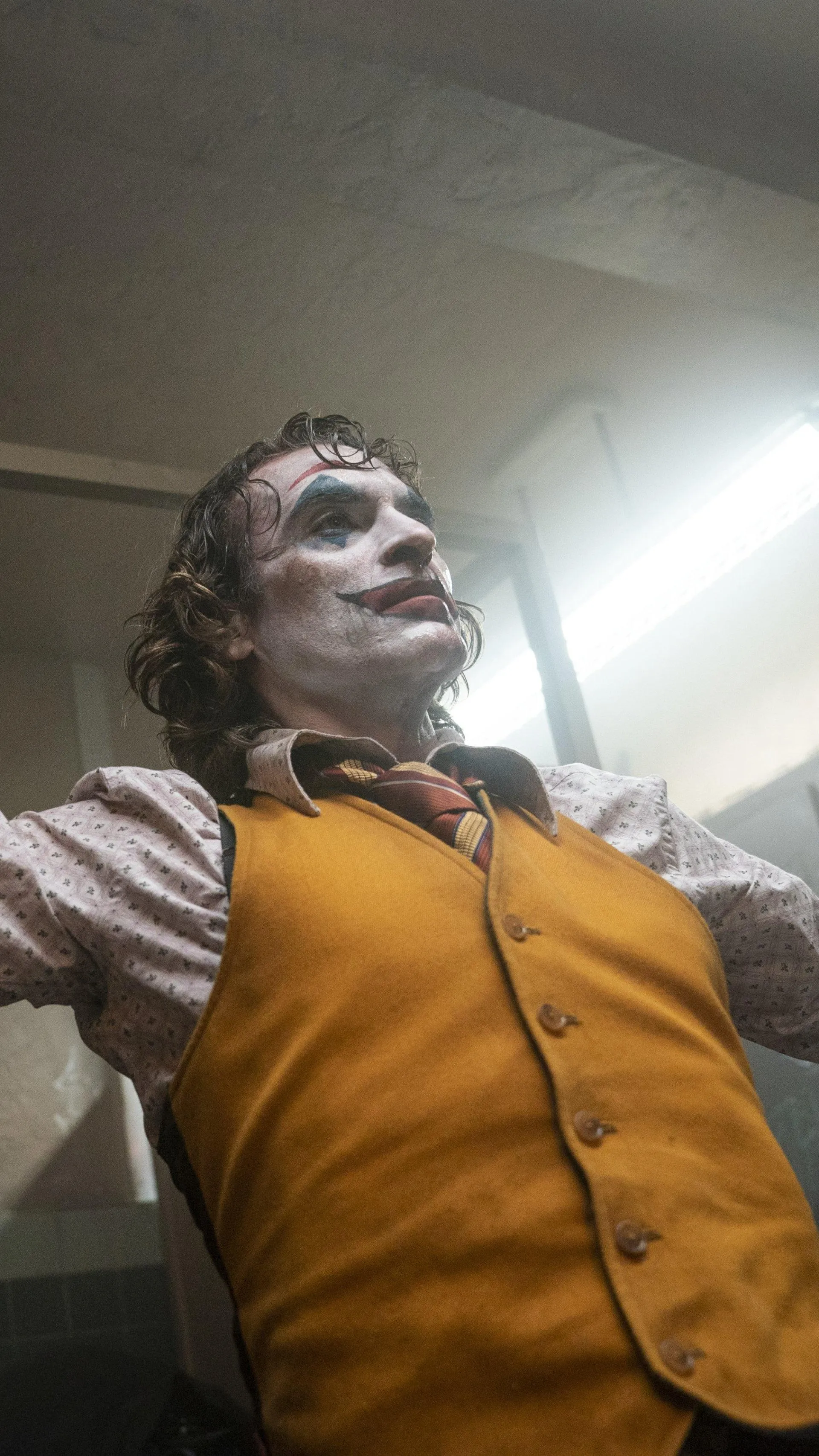 Joaquin Phoenix Joker in Yellow Vest Free HD 4K Wallpaper