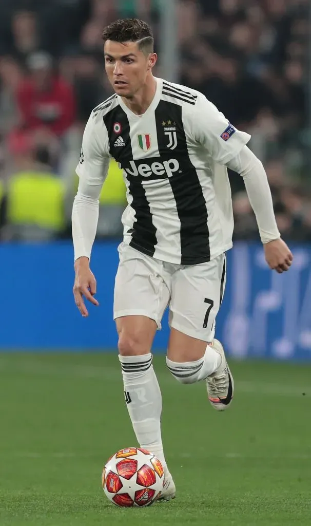 Cristiano Ronaldo Wallpapers for iPhone & Android