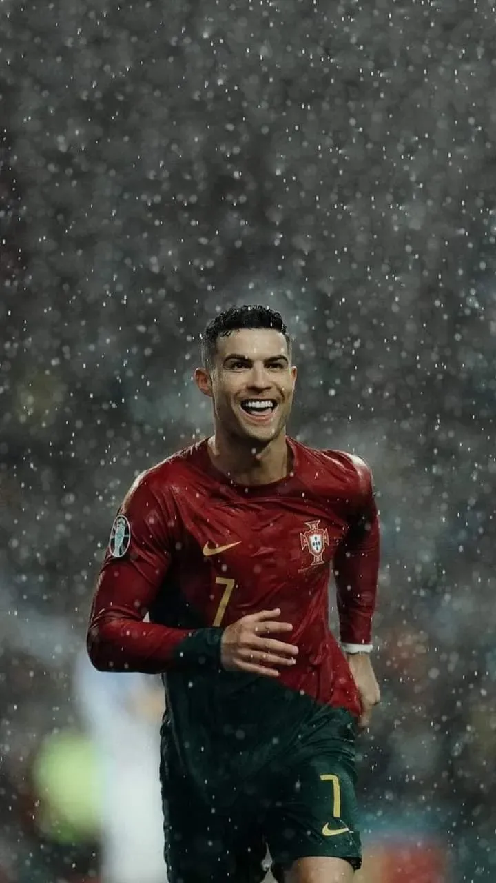 Cristiano Ronaldo Wallpapers Under Rain & Stadium Lights