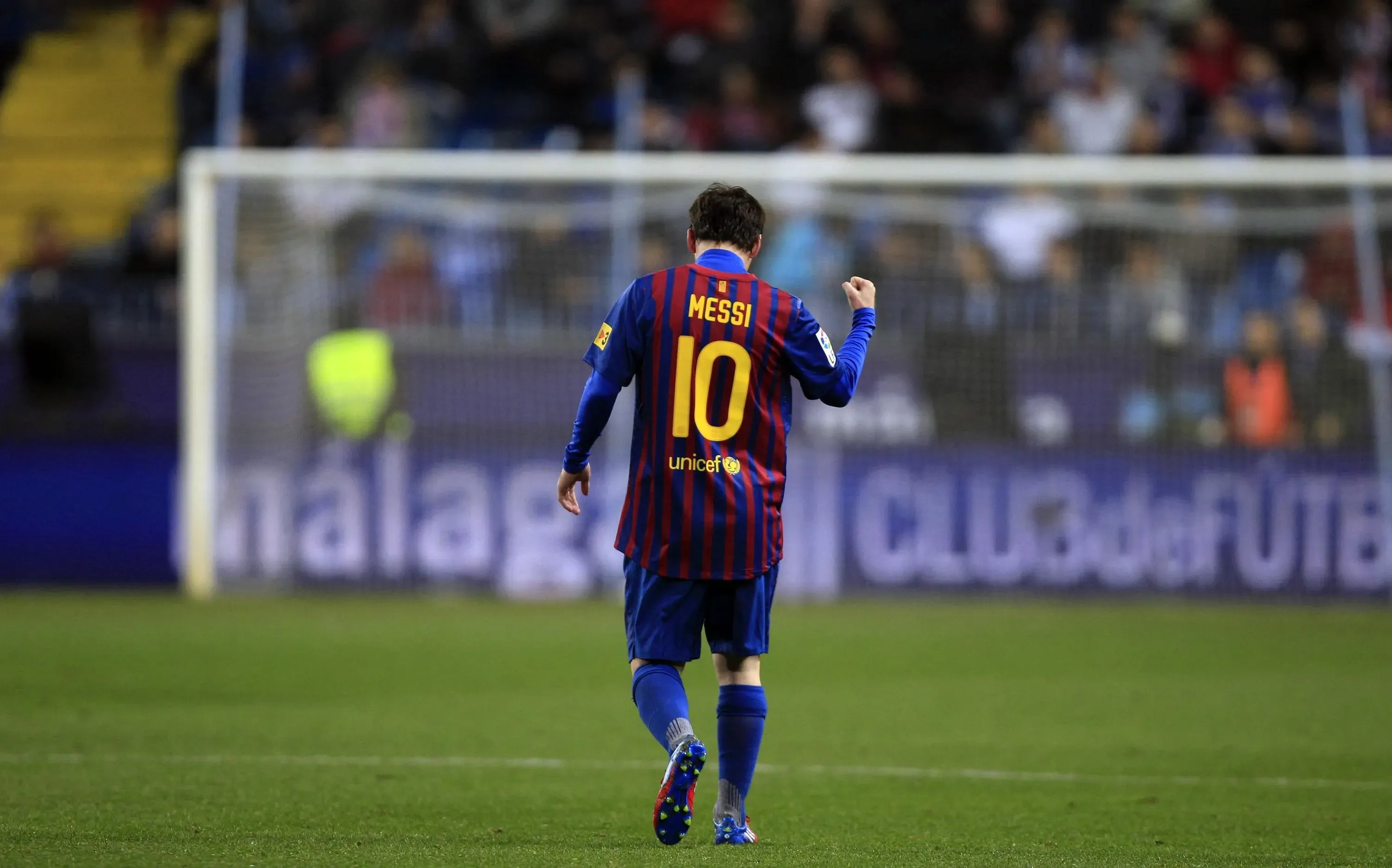 Football Goat Lionel Messi In Barcelona Jersey Hd Wallpaper