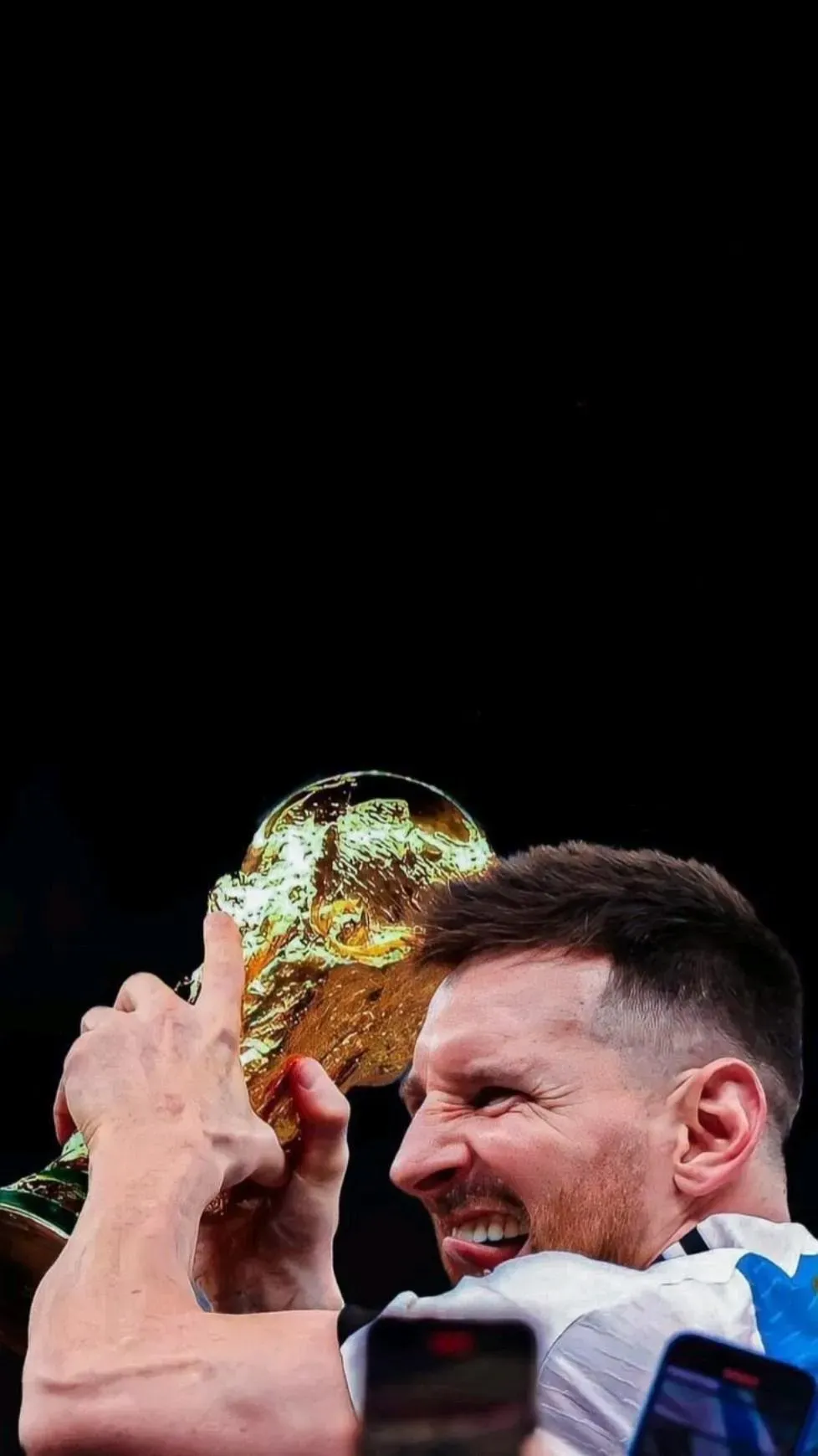 The Iconic Moment Of Messi In Argentina Jersey With Trophy