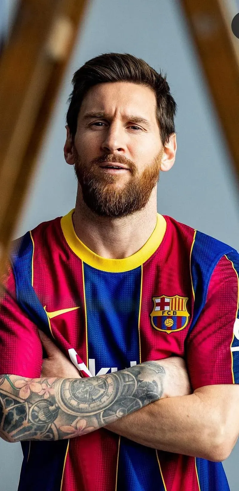 Lionel Messi In Barcelona Jersey Holding Hands Hd Wallpaper