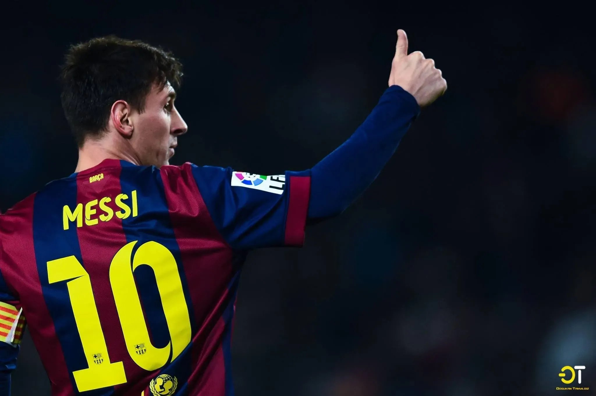 Lionel Messi Giving A Thumbs Up In A Barcelona Jersey