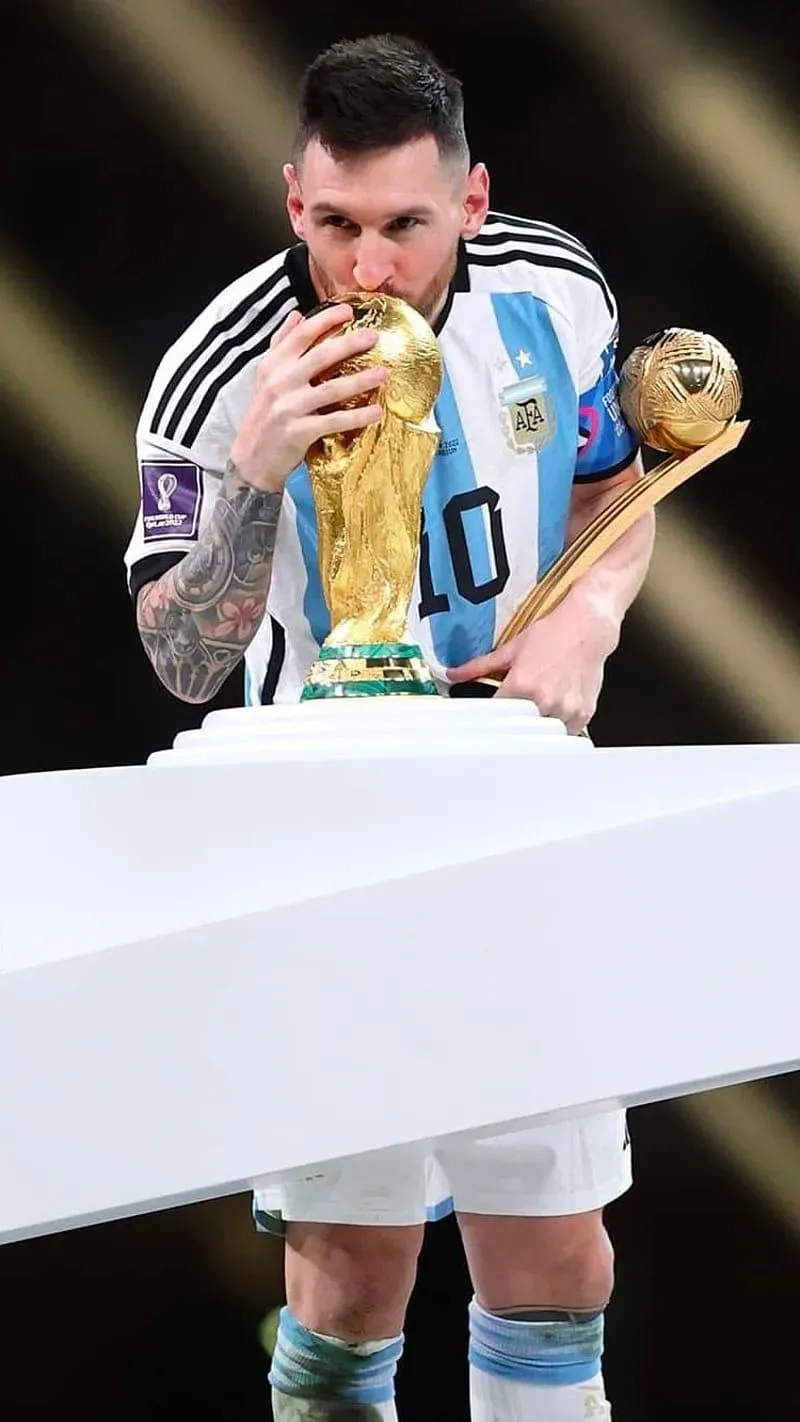 Lionel Messi Iconic Kissing Trophy Hd Mobile Wallpaper