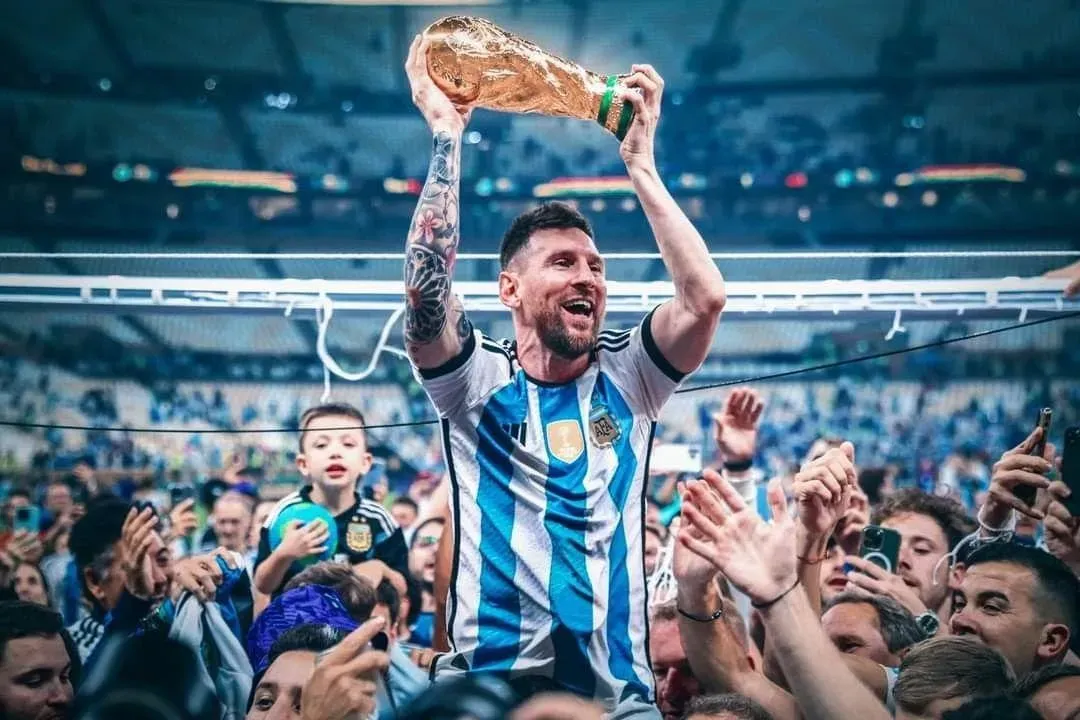 Lionel Messi Lifts The Fifa World Cup Legendary Moment