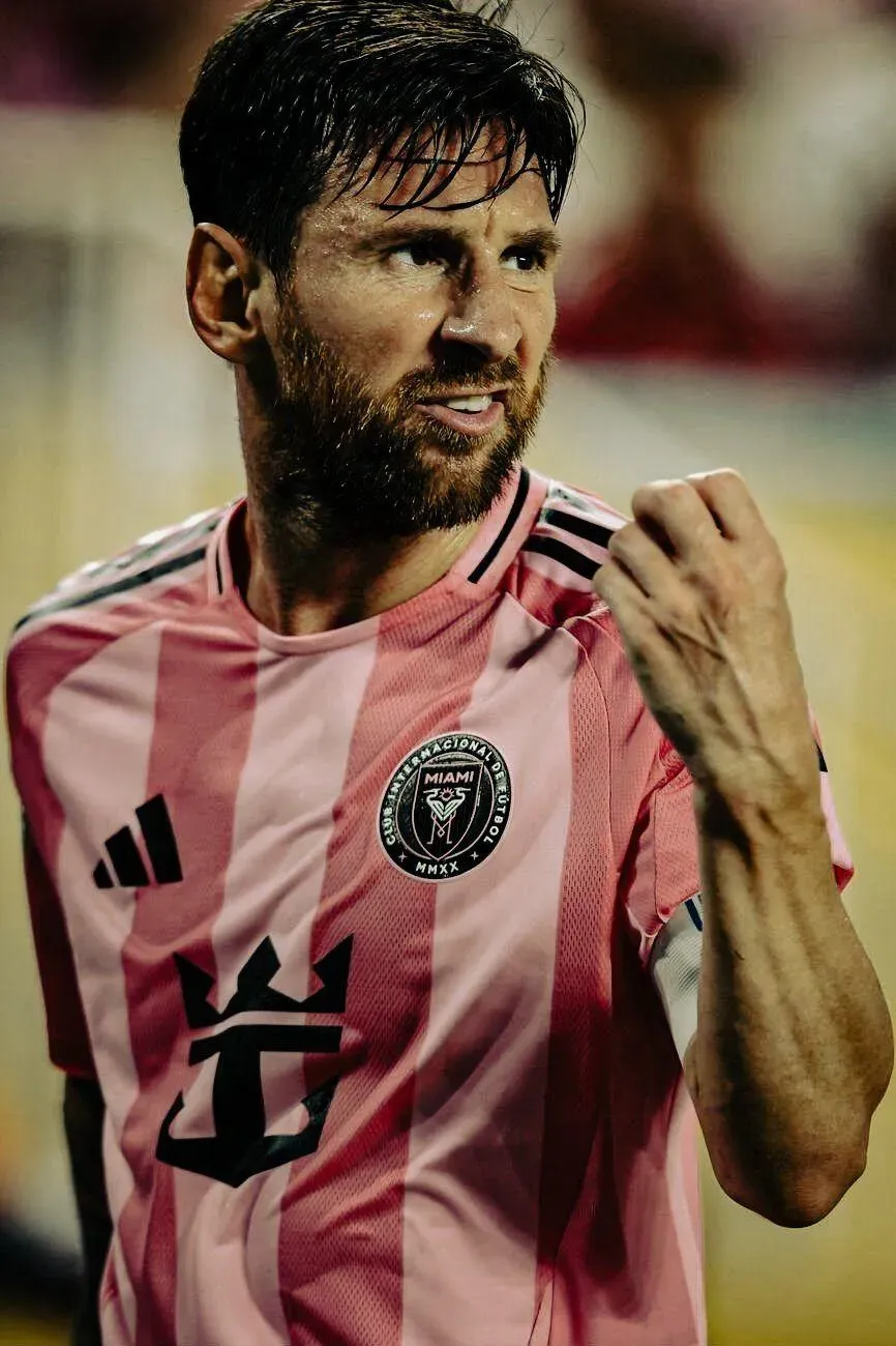Lionel Messi In Pink Colour Jersey With Angry Face Hd Image