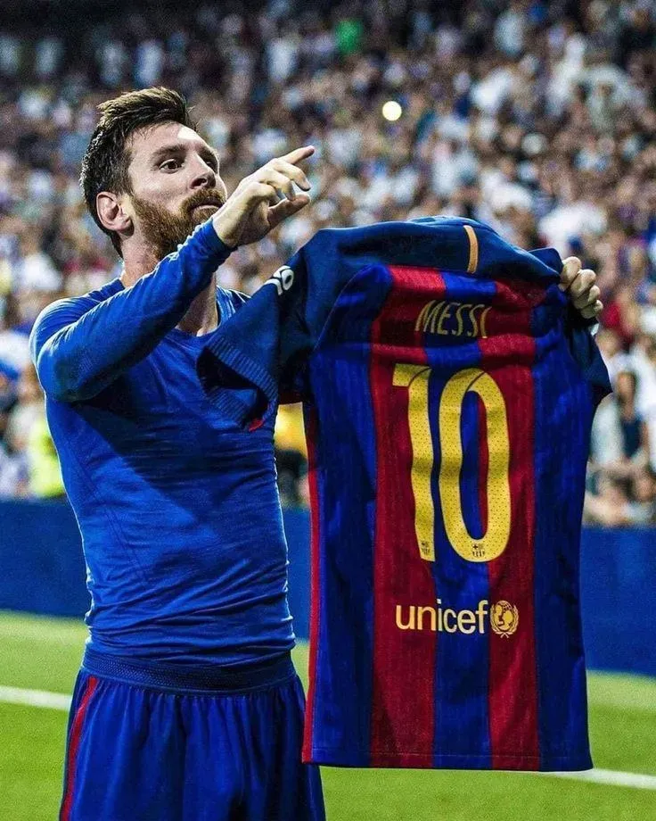 Lionel Messi Showing His Jersey To His Fans HD Wallpaper