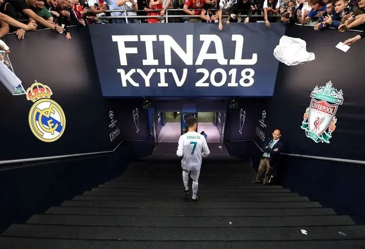 Ronaldo Wallpapers Calm Tunnel Walk