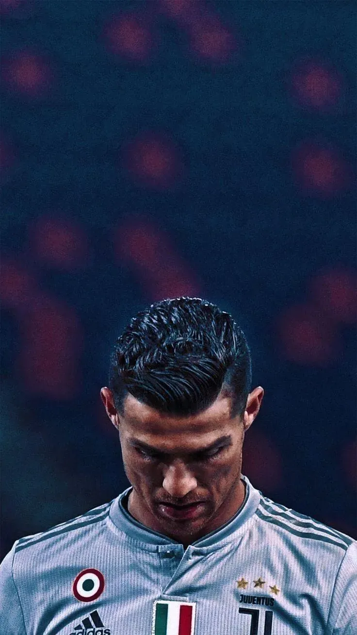 Ronaldo Wallpapers Focused Head Down