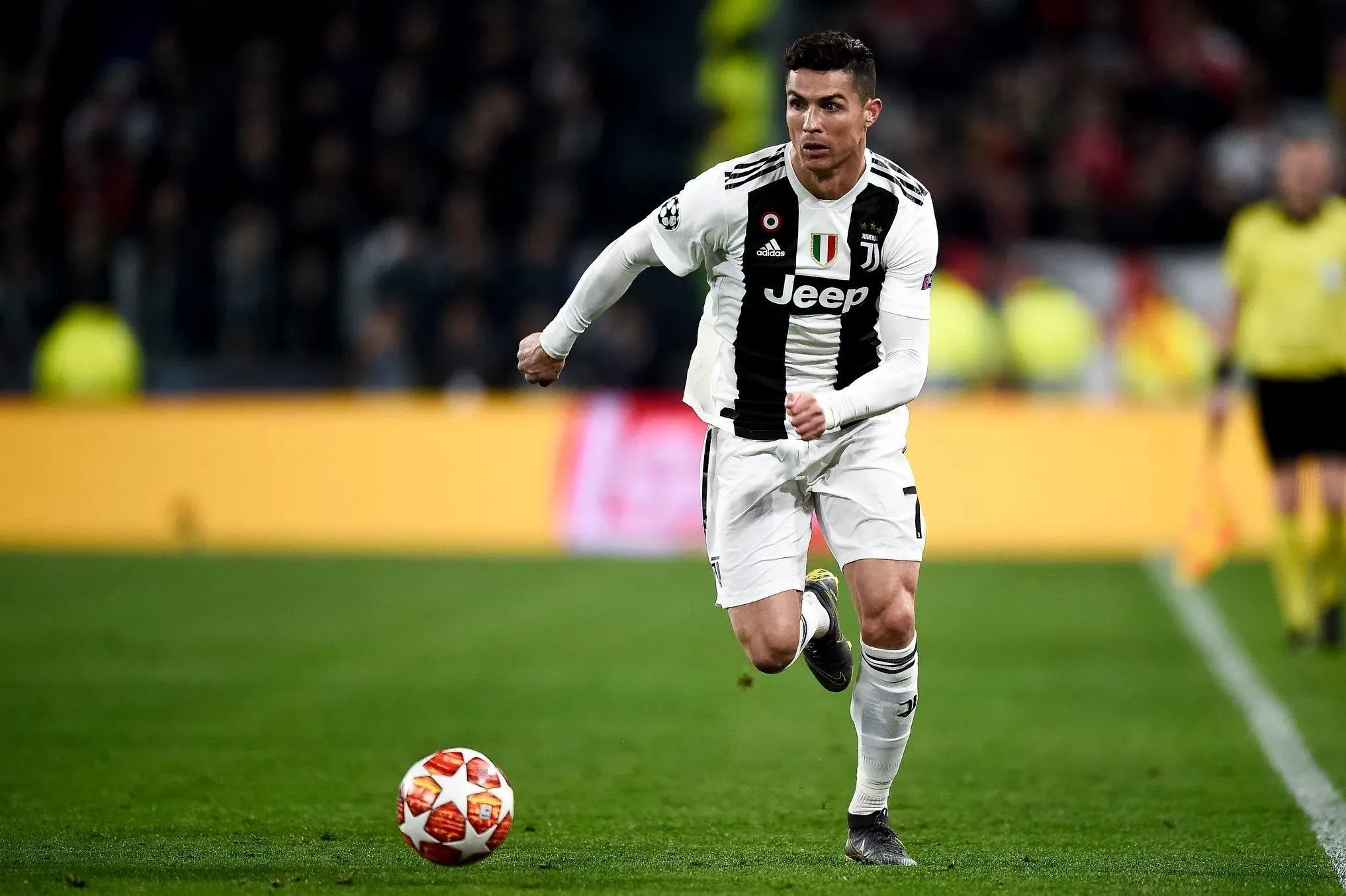 Cristiano Ronaldo Wallpapers Running Towards Goal