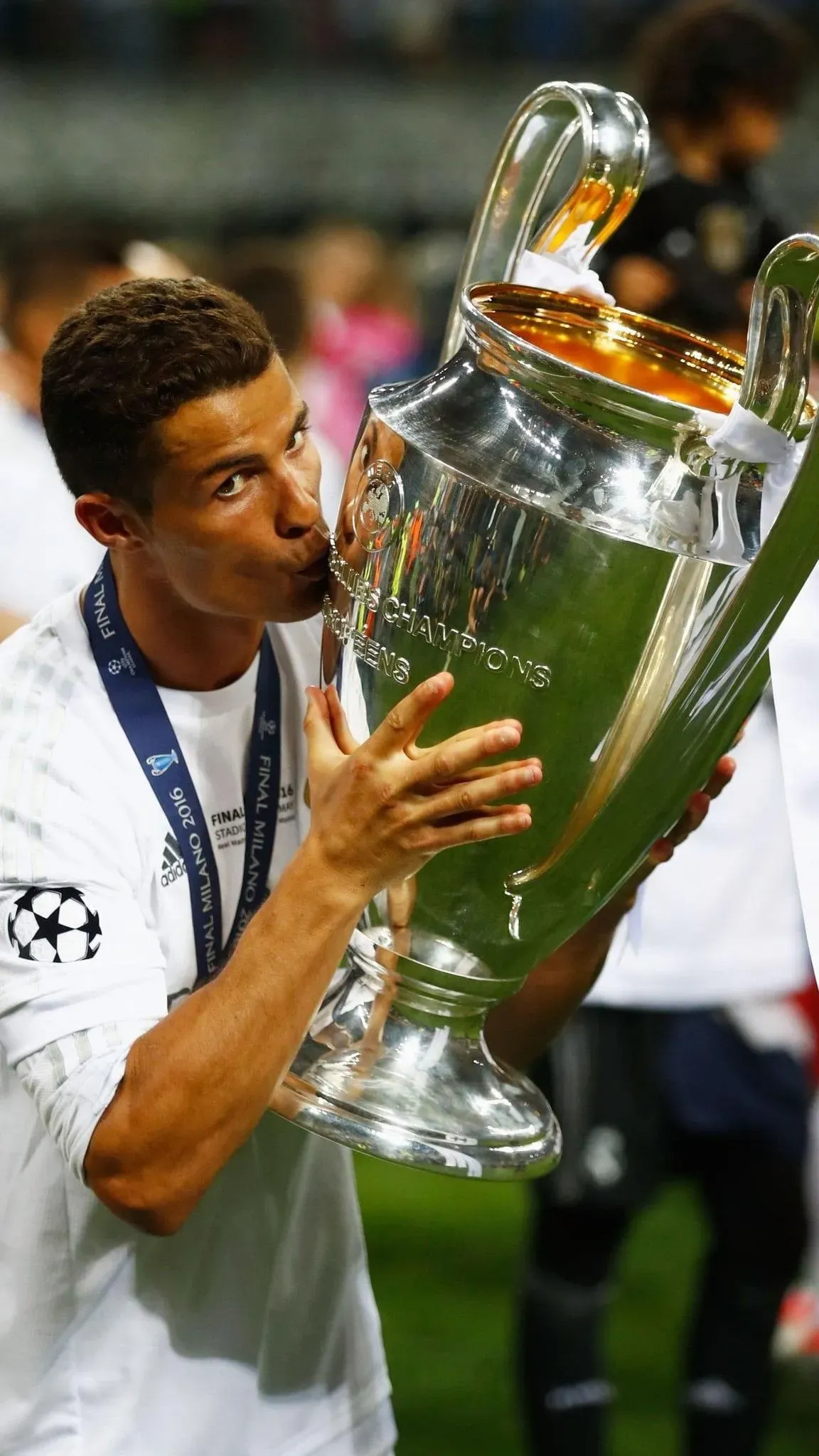 Ronaldo Wallpapers Trophy Kiss