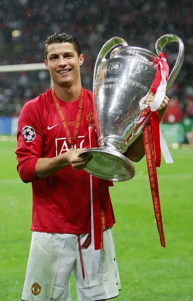 Ronaldo Wallpapers Trophy Lift Smiles
