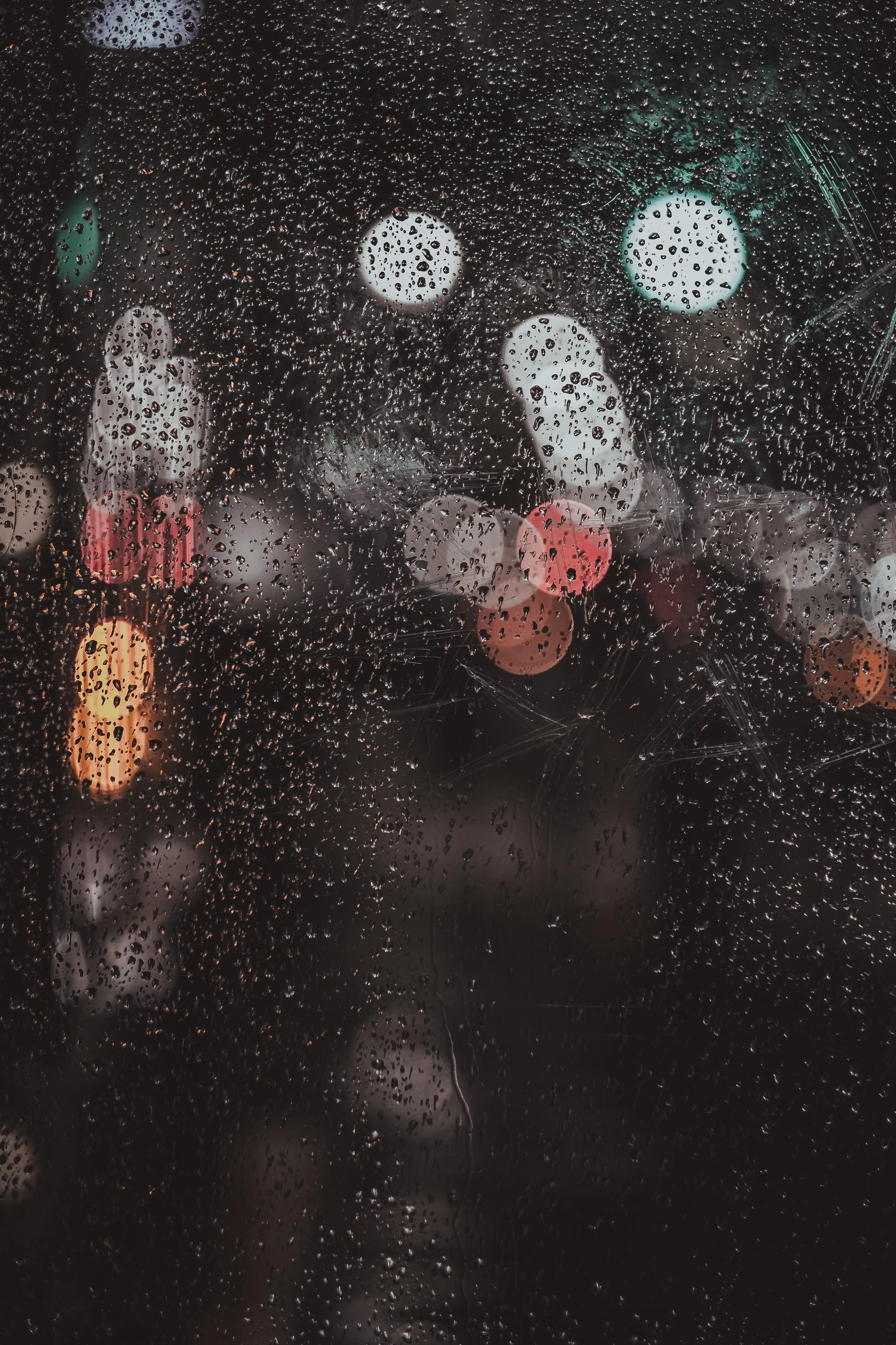 City Lights Blurred Through Window on Rainy Night Wallpaper