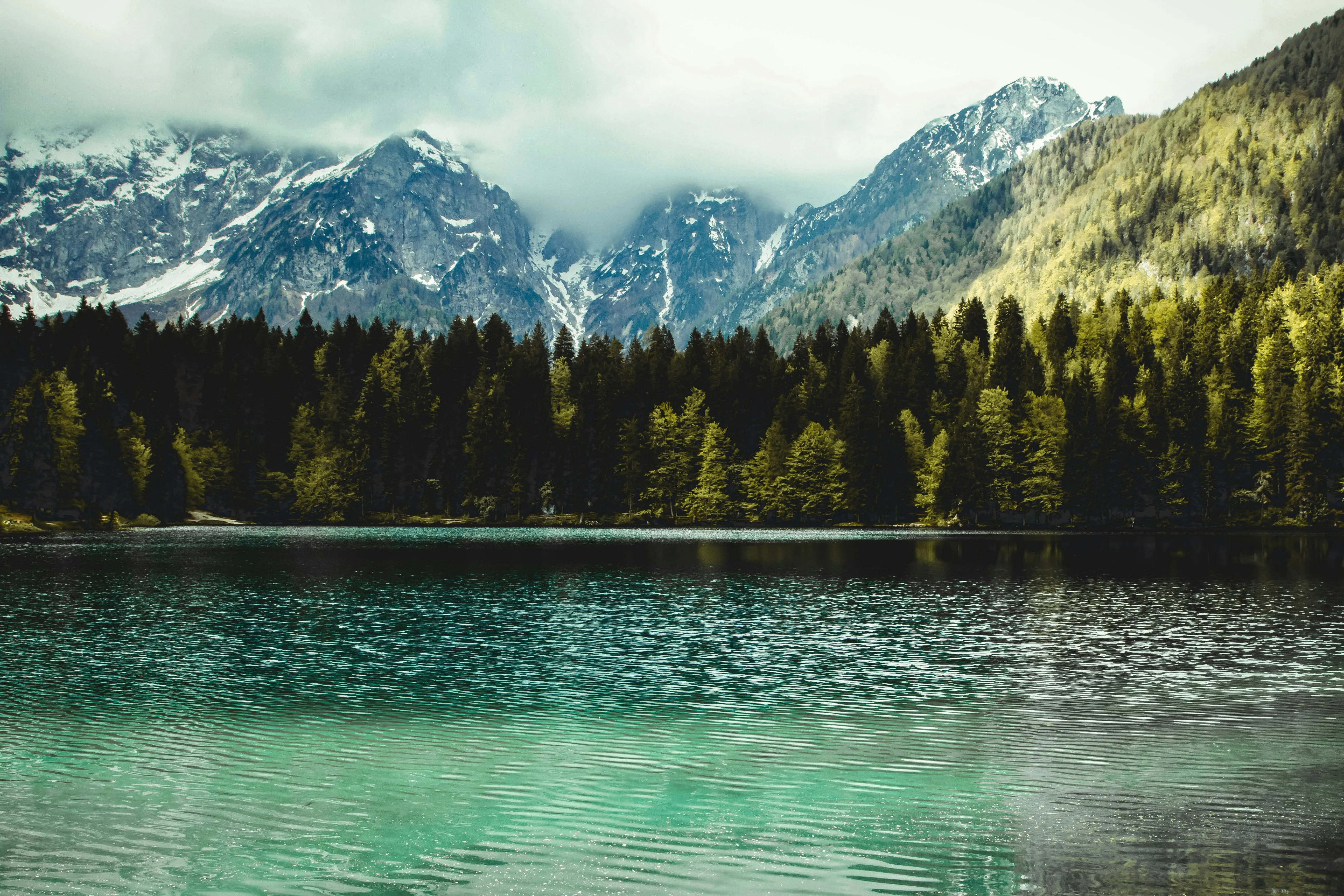 Crystal Clear Mountain Lake with Towering Peaks Wallpaper