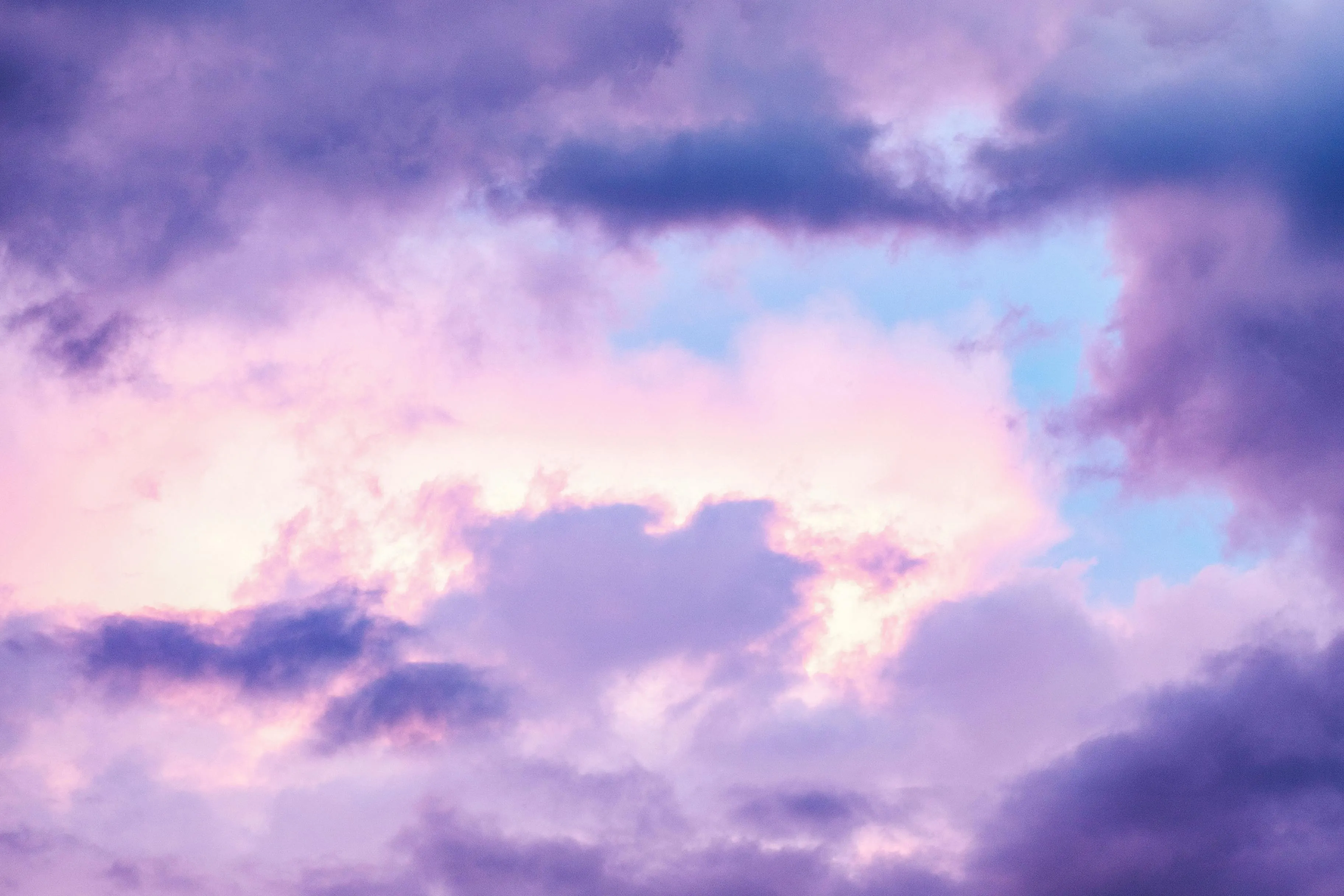 Dreamy Violet and Pink Sky with Soft Evening Clouds Image