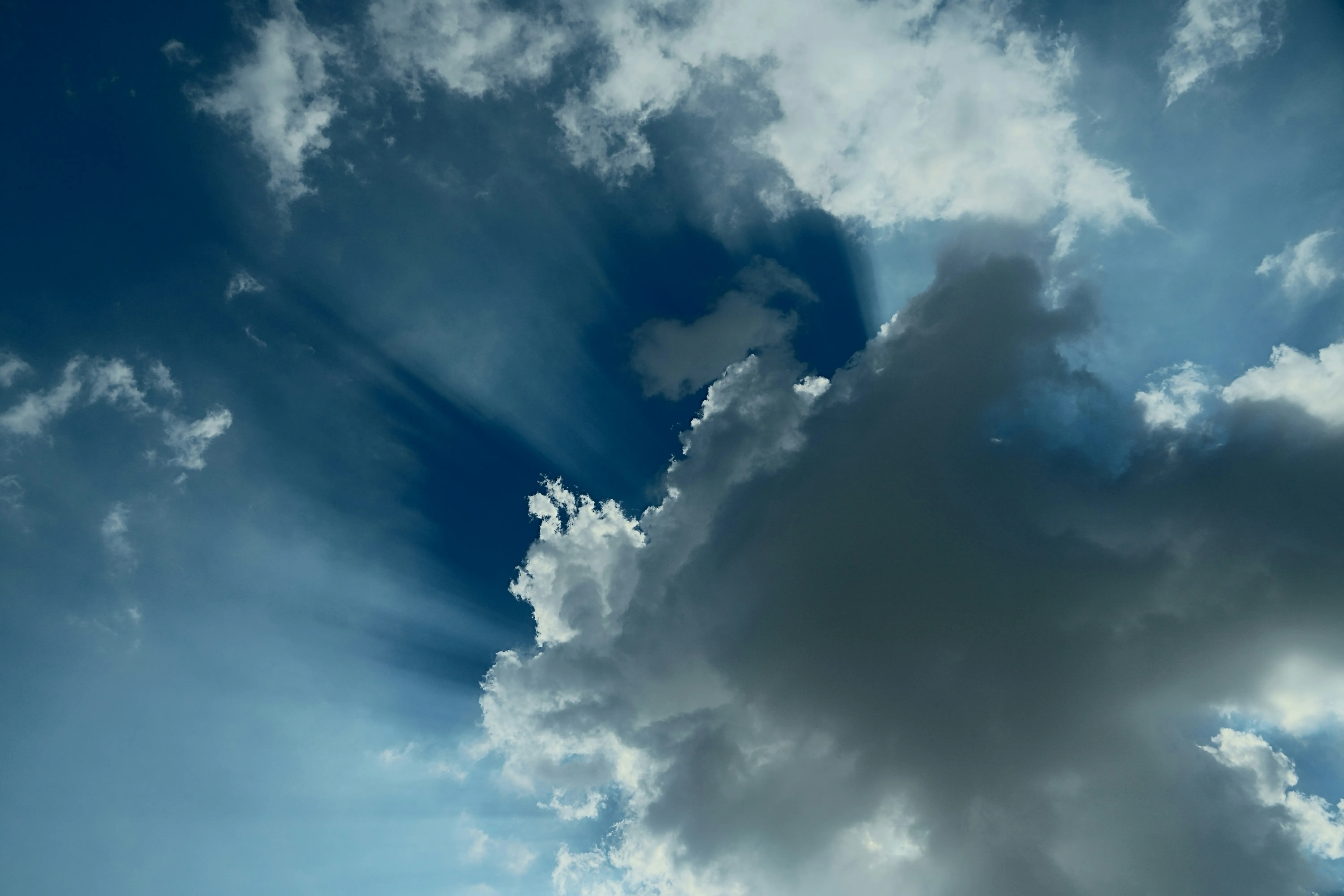 Dynamic Sky View with Sunlight Piercing Through Clouds