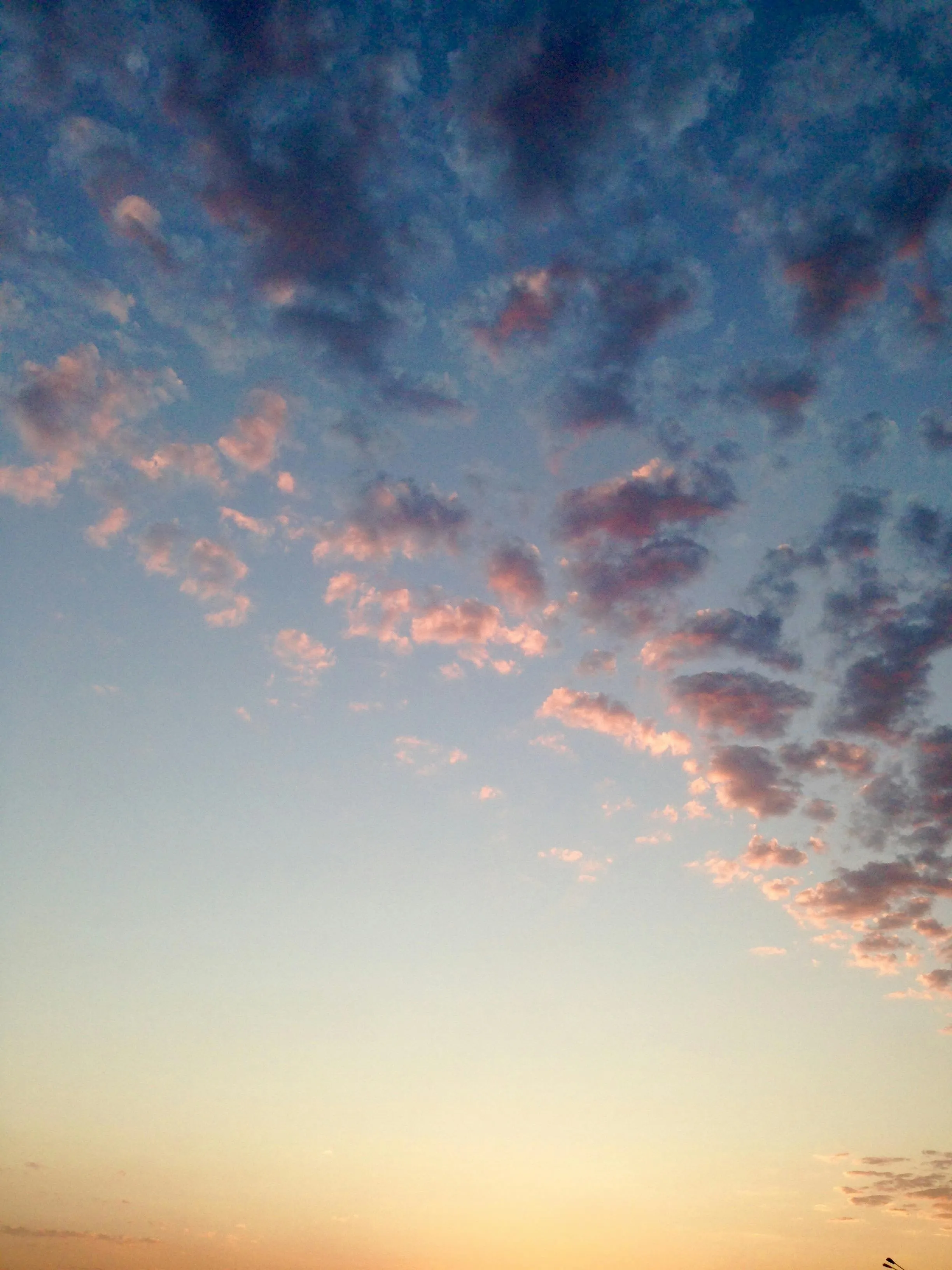 Early Morning Sky with Pink Clouds and Soft Light Wallpaper