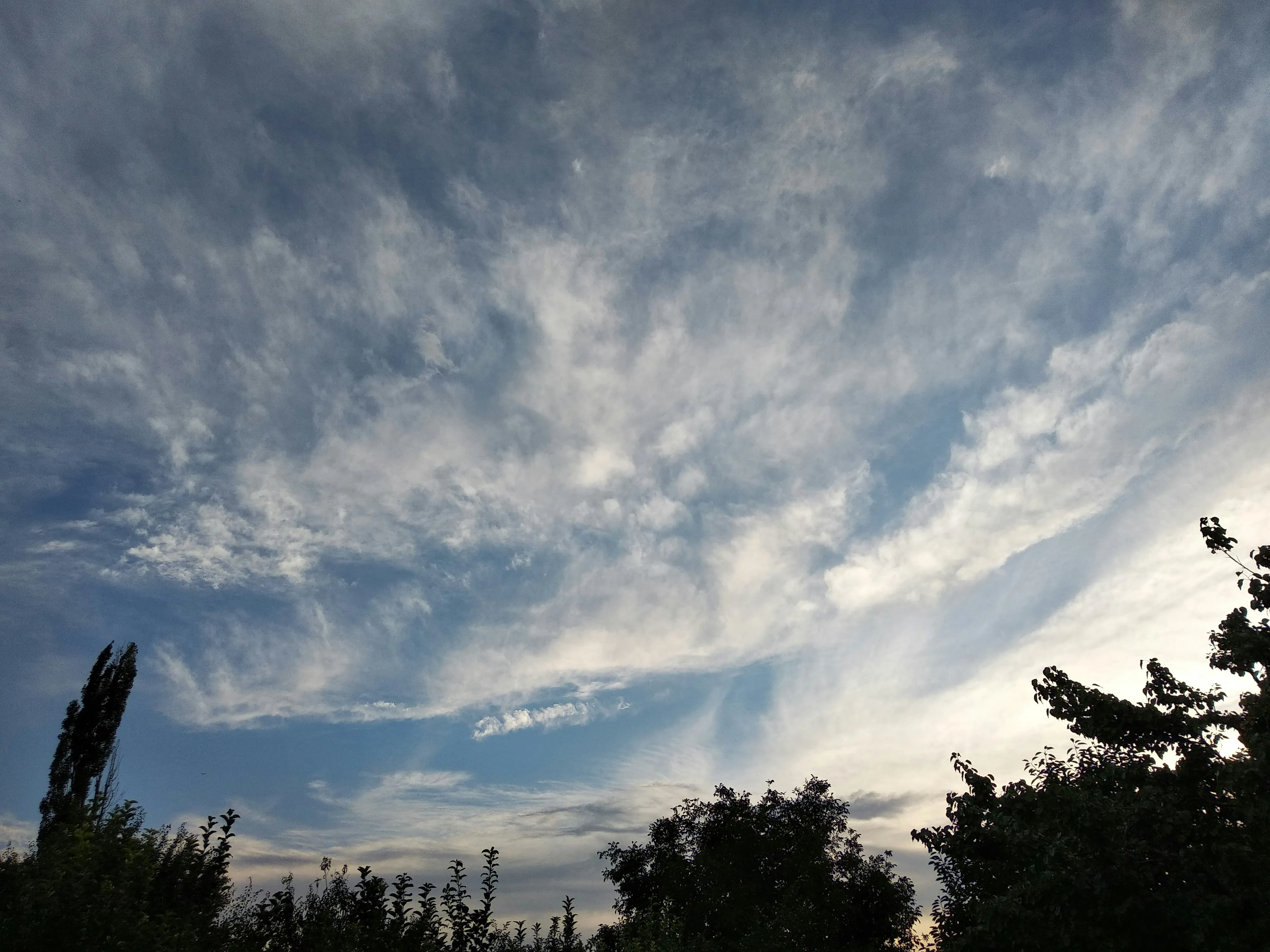 Light Clouds Stretching Across a Bright Blue Sky Image HD