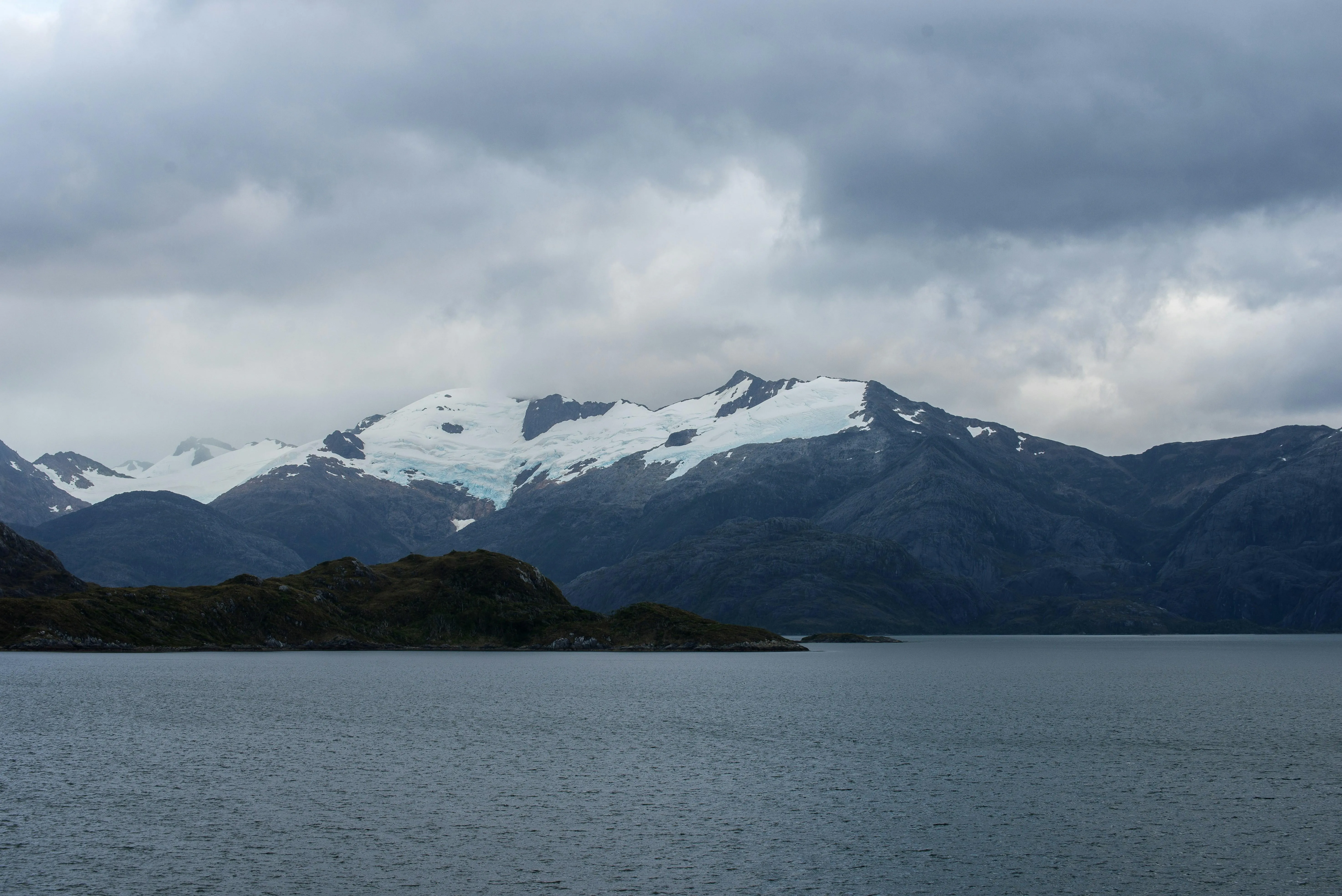 Misty Mountain View with Calm Lake Reflection Wallpaper