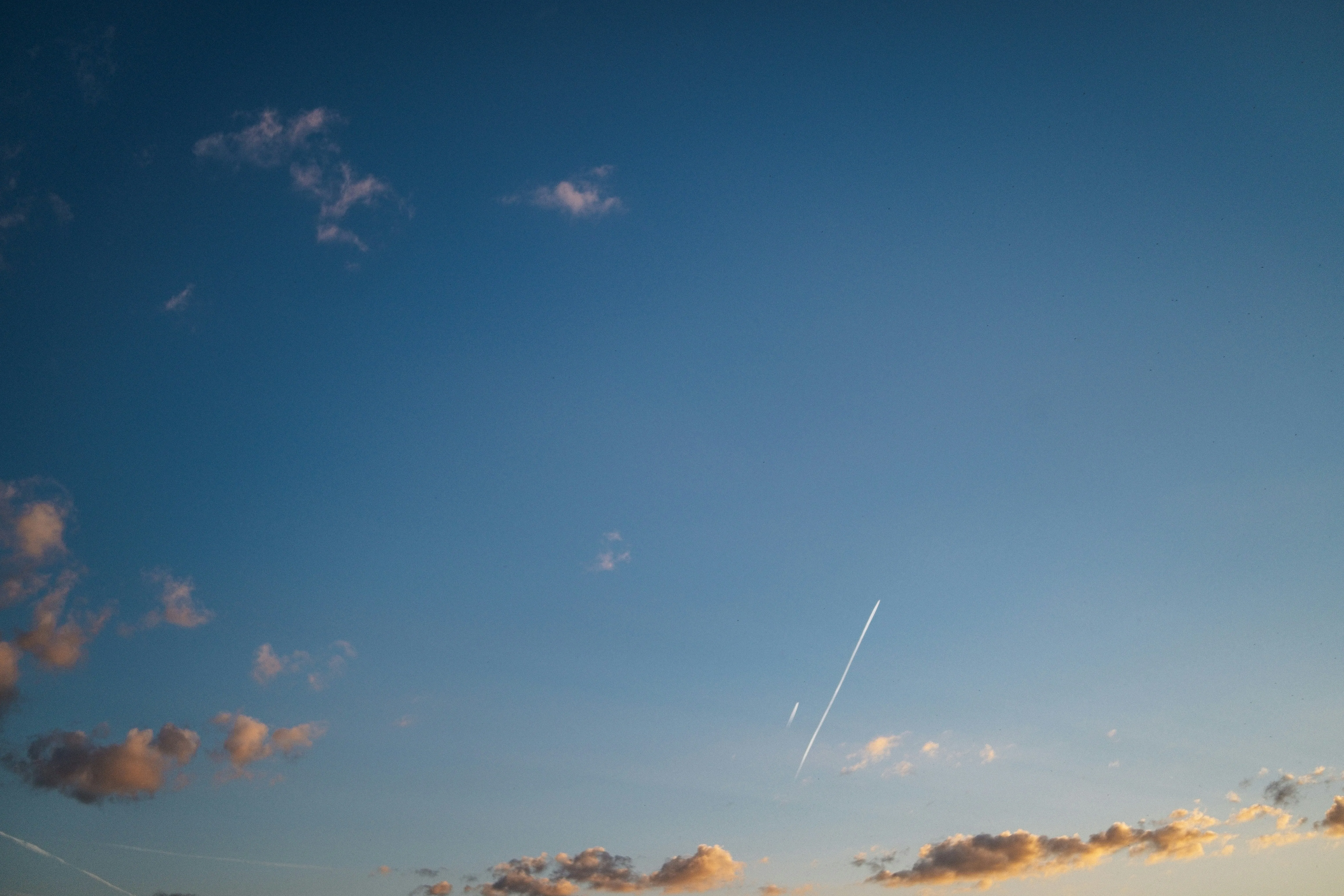 Peaceful Sunset Sky with Light Clouds and Clear Horizon