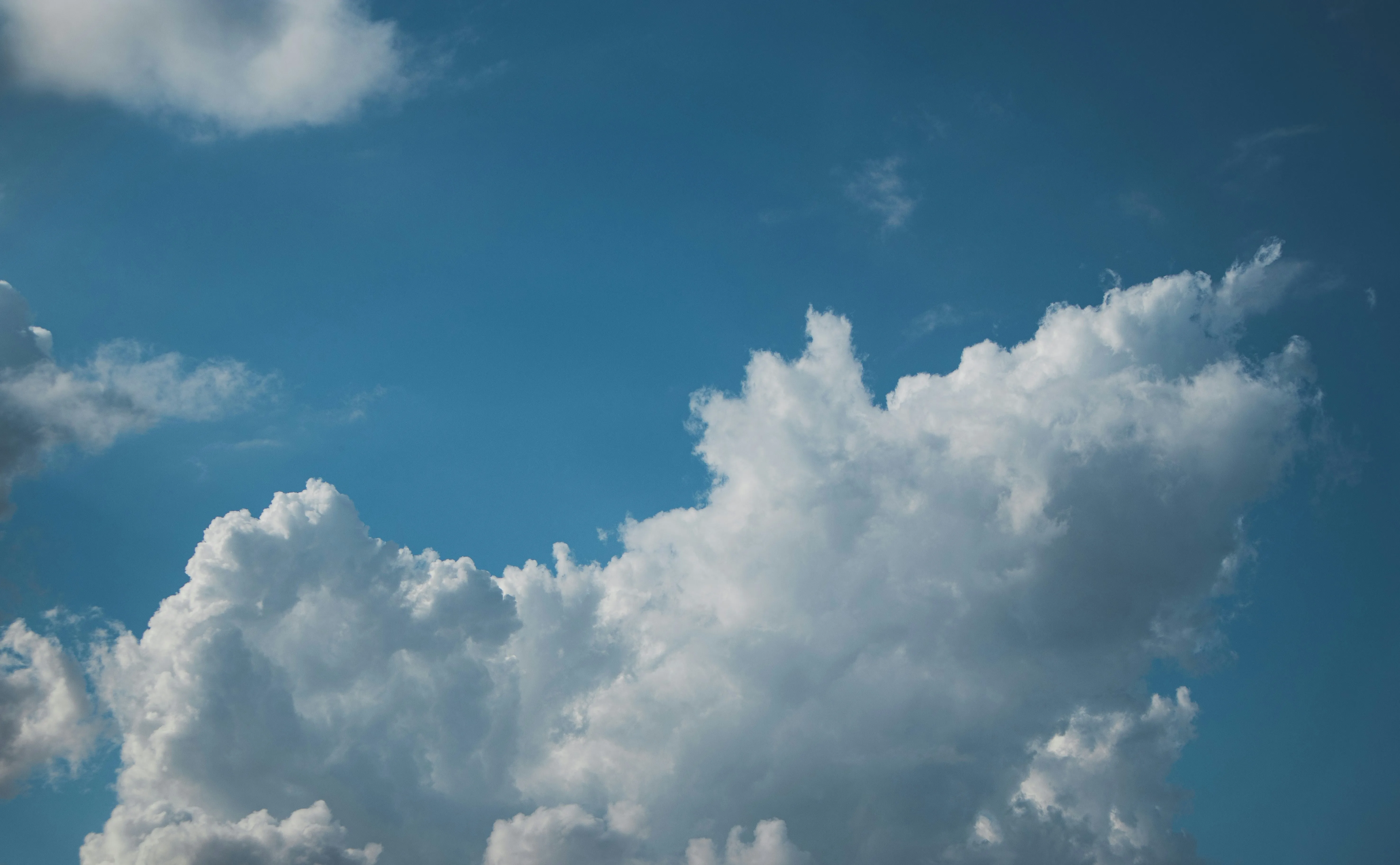 Puffy Clouds Against a Deep Blue Summer Sky Image HD