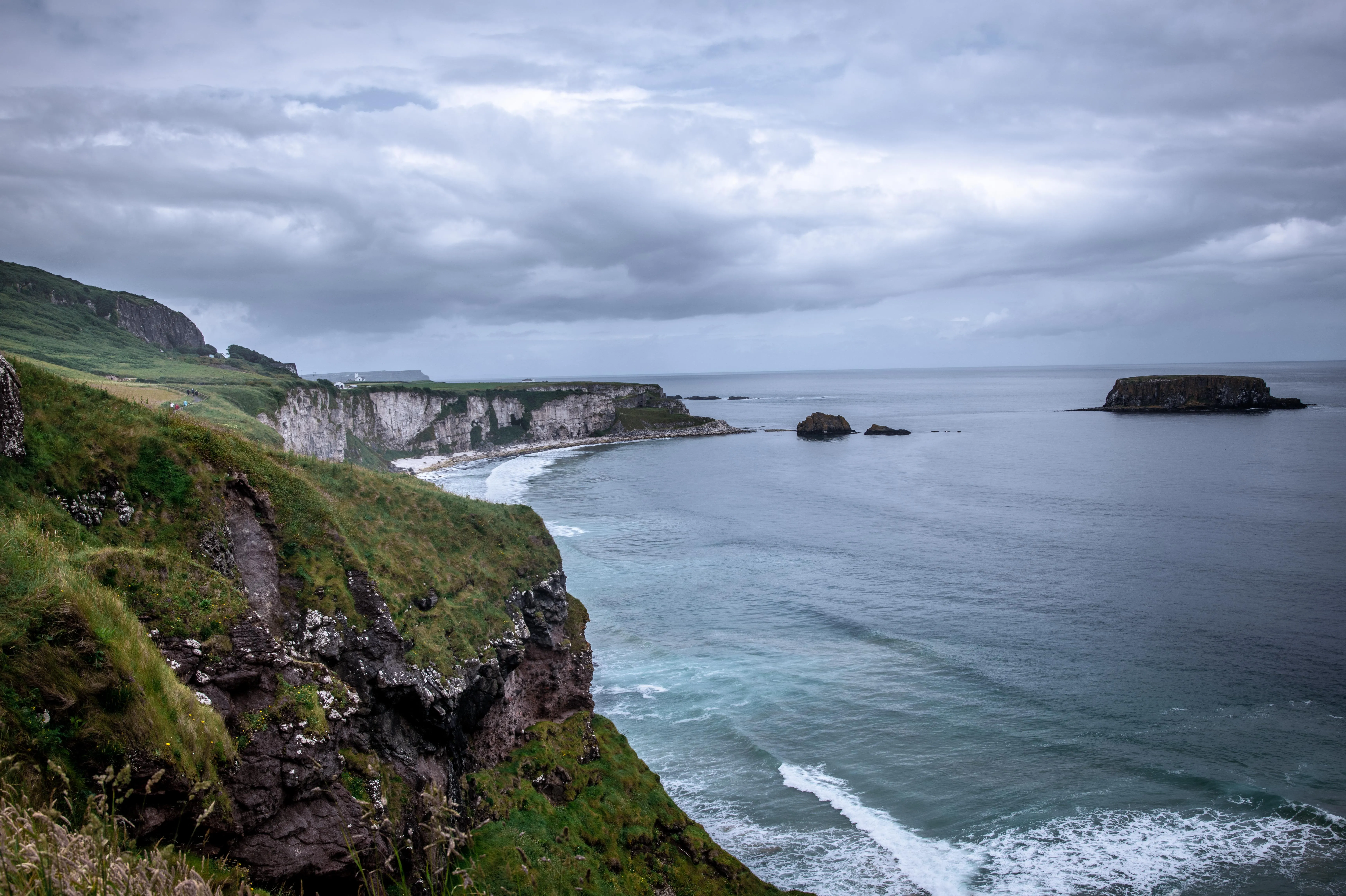 Rocky cliffside with waves crashing below free HD image