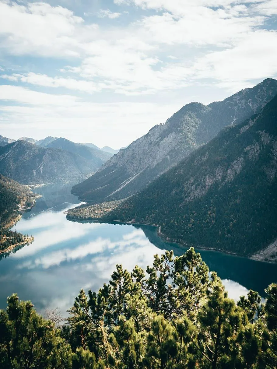 Scenic Mountain View Overlooking a Serene Lake Free Wallpaper