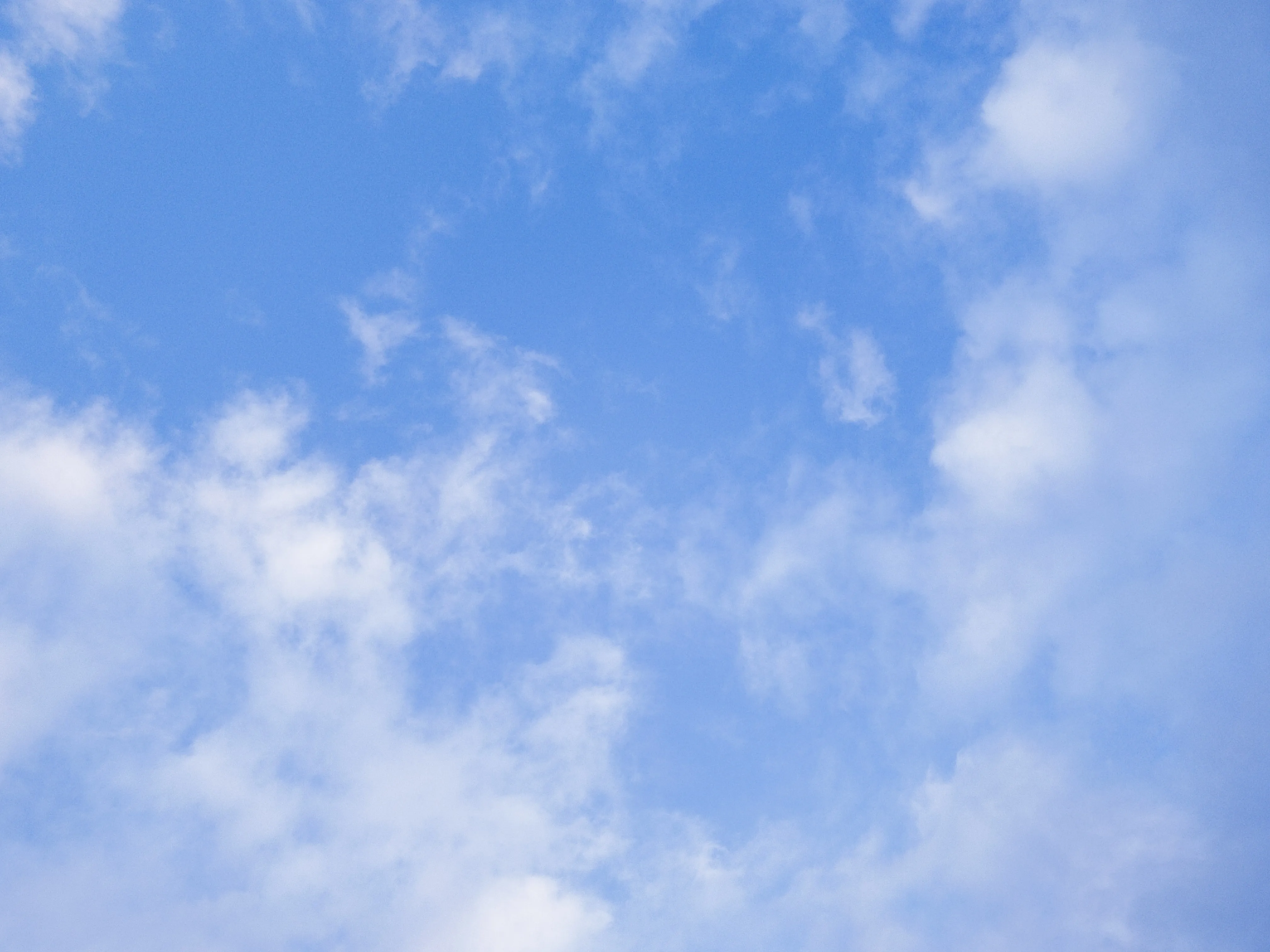 Serene Sky with Thin Scattered Clouds in Gentle Daylight
