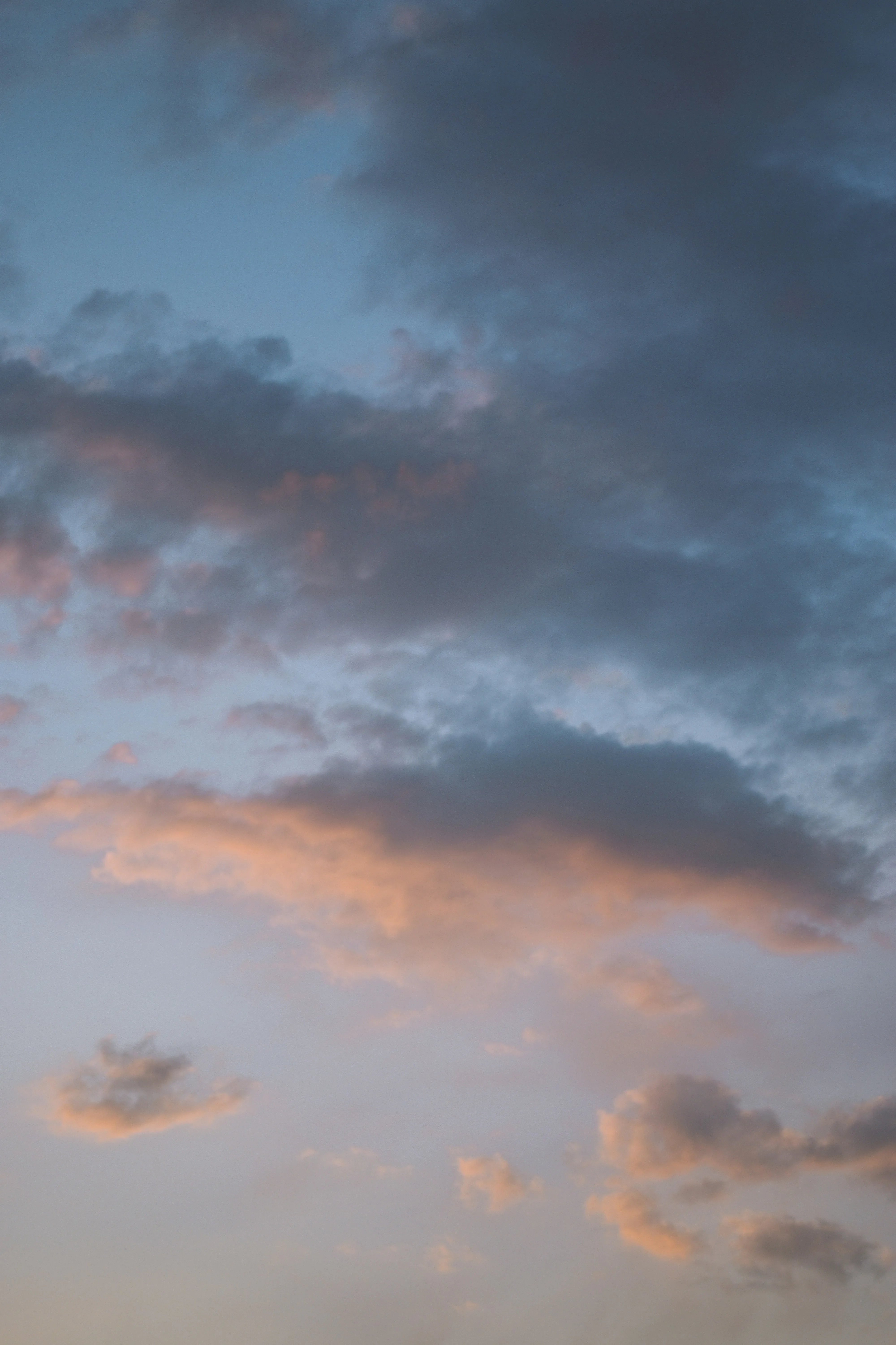 Soft Pink and Gray Clouds in Evening Sky Scene Wallpaper