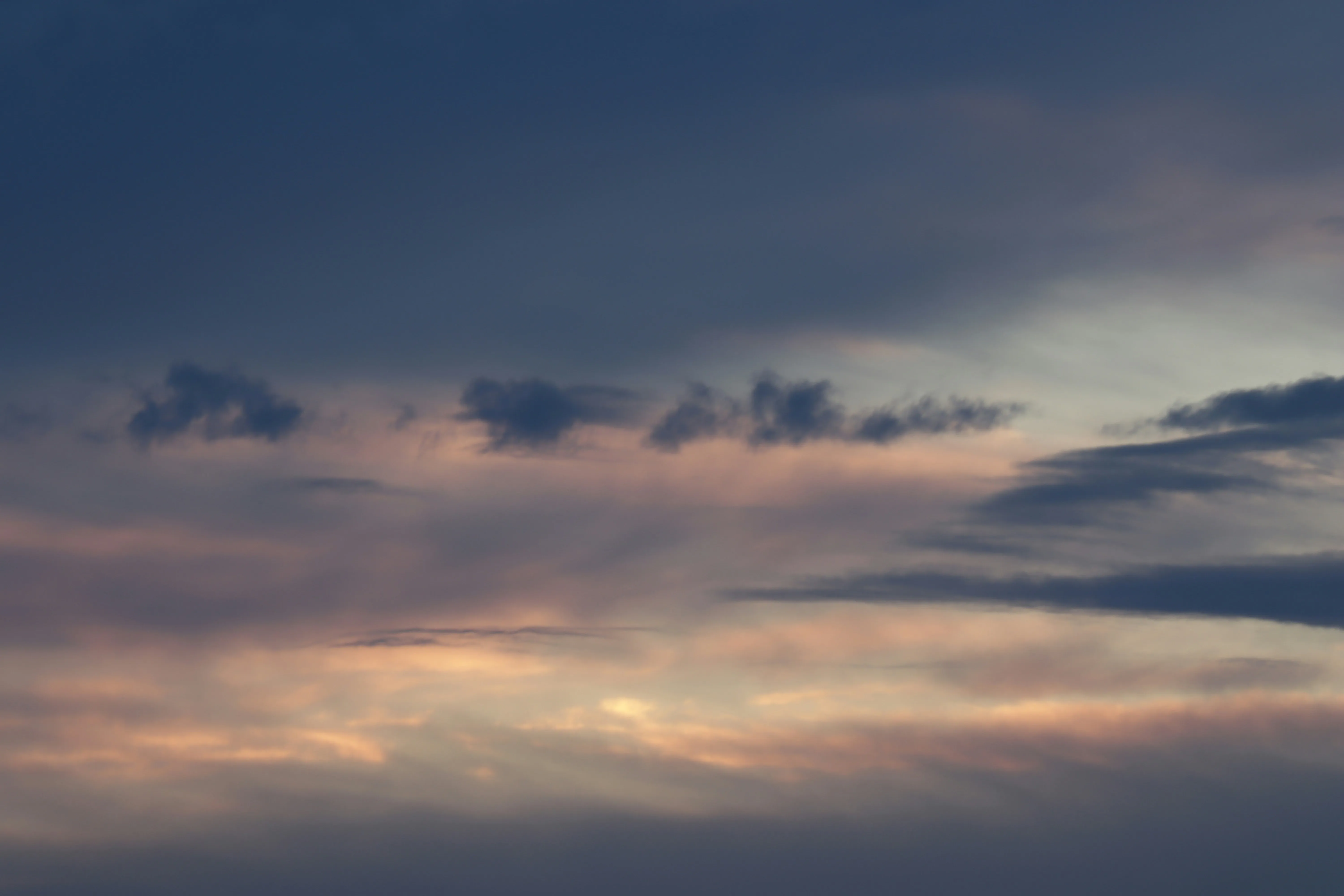 Tranquil Ocean Horizon with Soft Pastel Colored Clouds